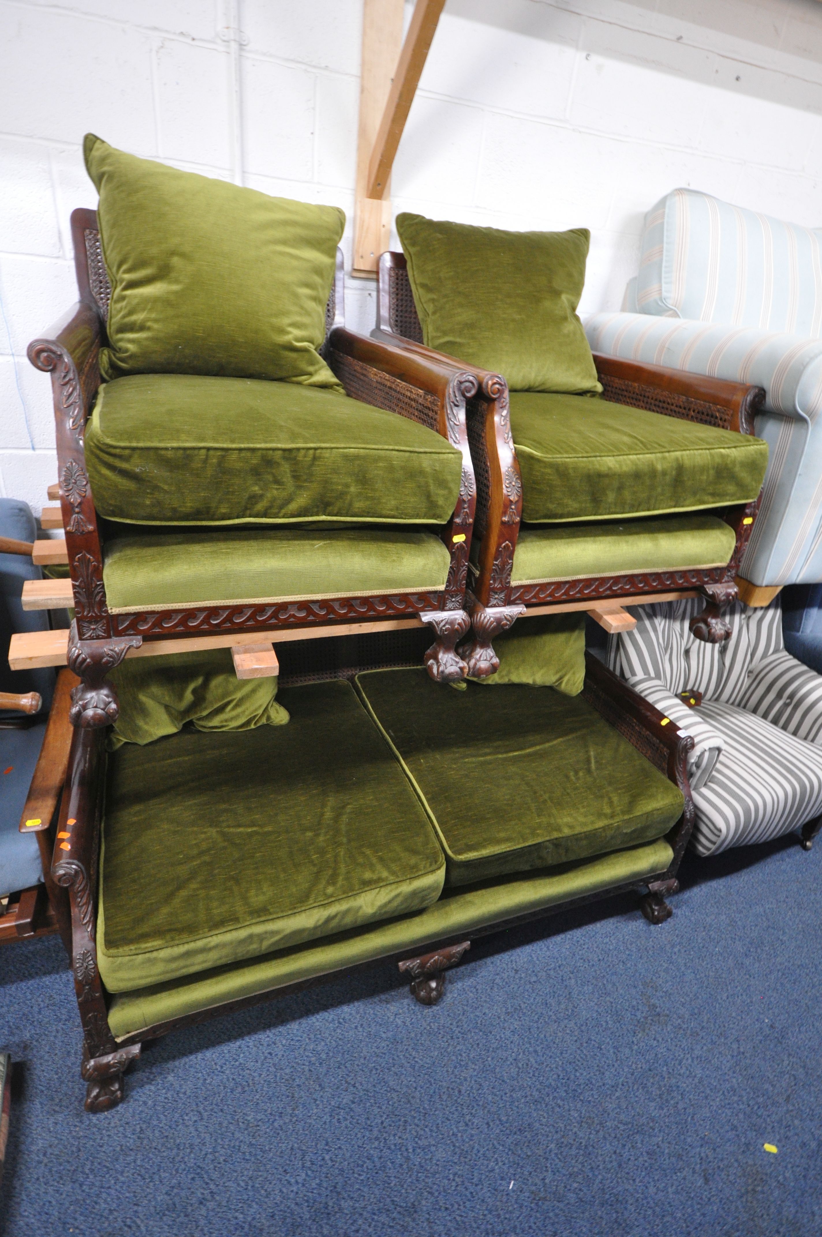 AN EARLY 20TH CENTURY MAHOGANY THREE PIECE LOUNGE SUITE, comprising a two seater sofa, with green