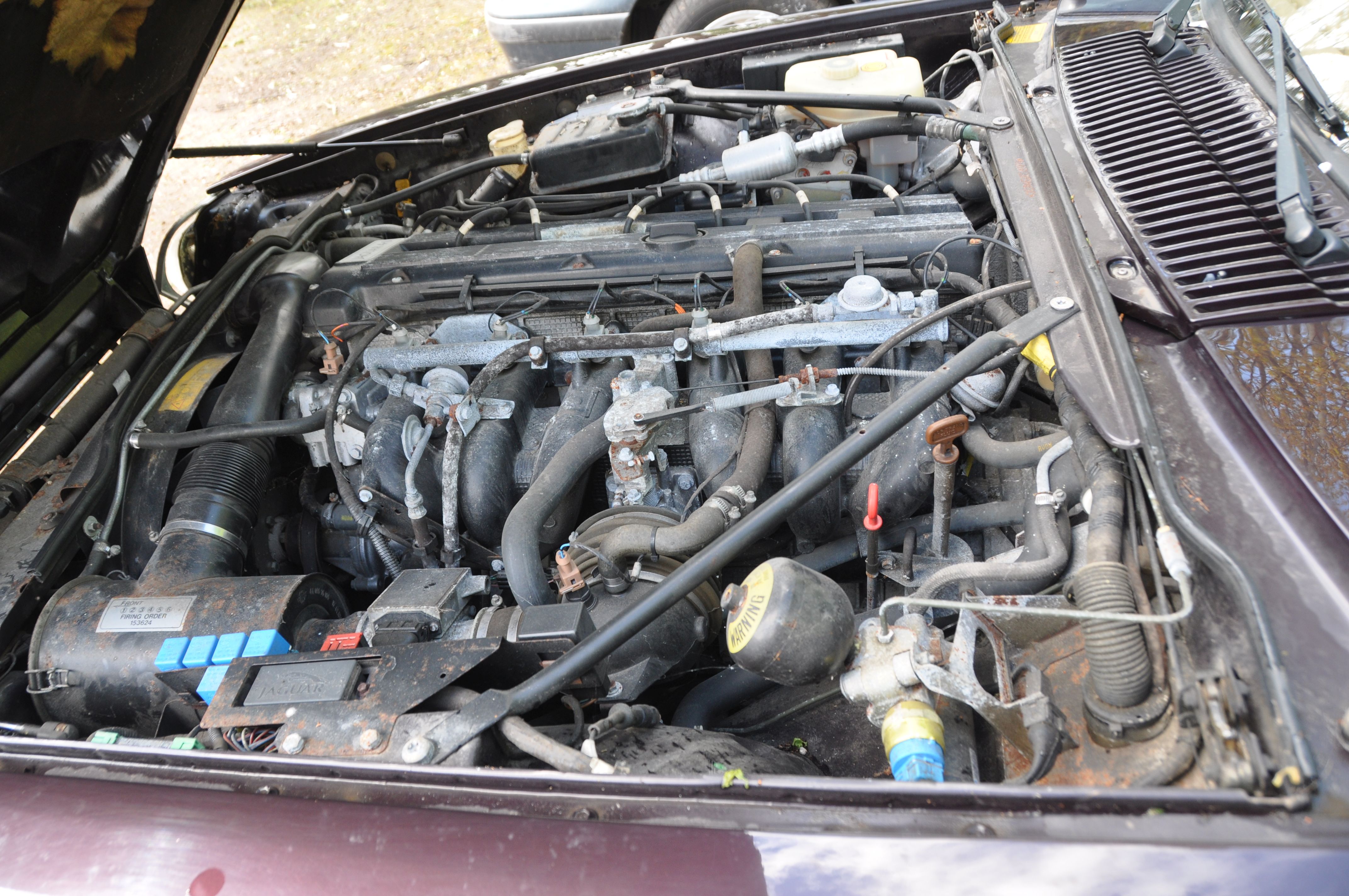 A 1994 JAGUAR XJ-S 4.0 AUTO SPORTS SALOON CAR in burgundy, 3980cc straight 6 cylinder petrol engine, - Image 21 of 26