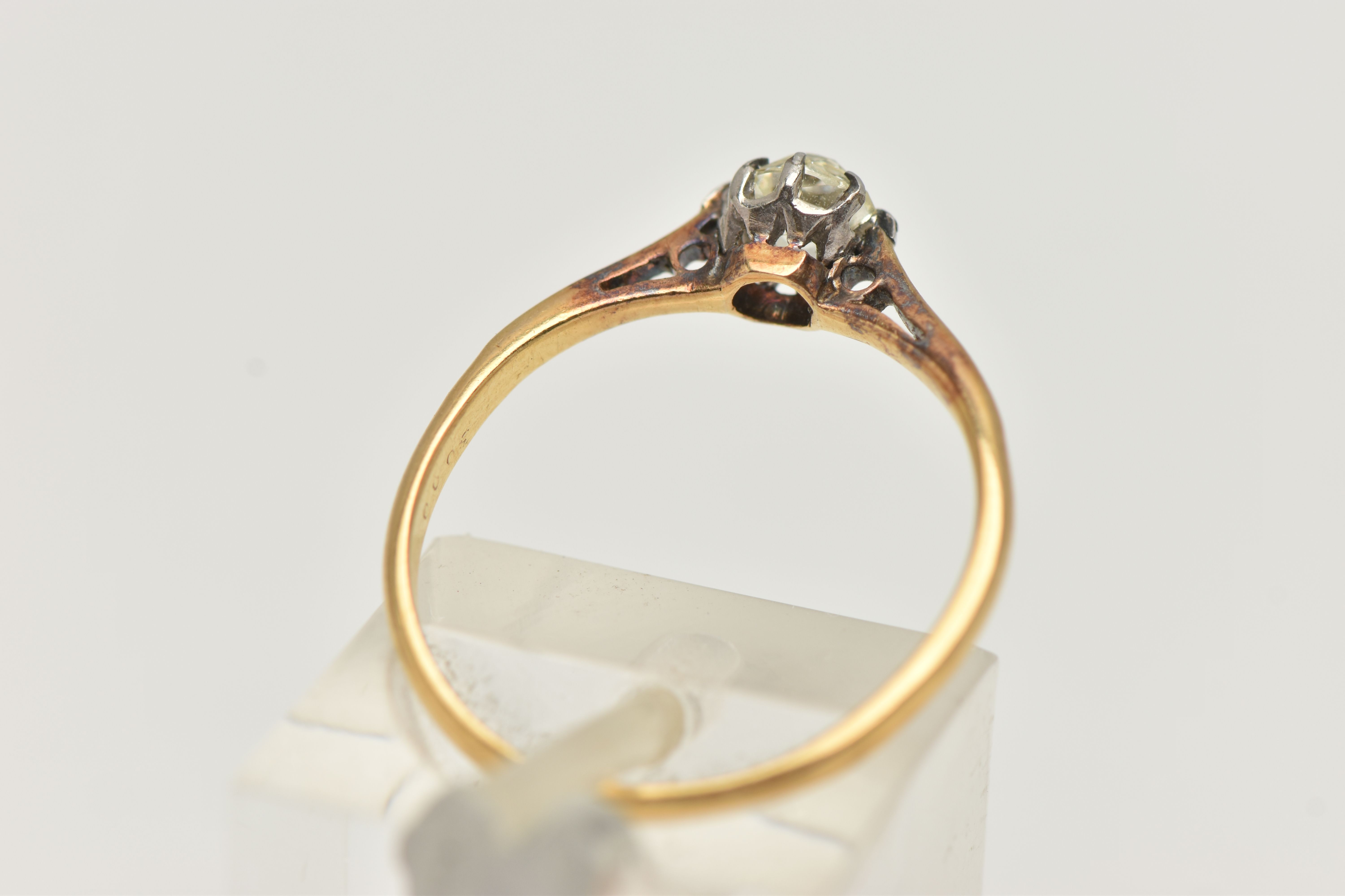 A YELLOW METAL SINGLE STONE DIAMOND RING, old cut diamond, measuring approximately 4.7mm x 4.6 x 3. - Image 3 of 4