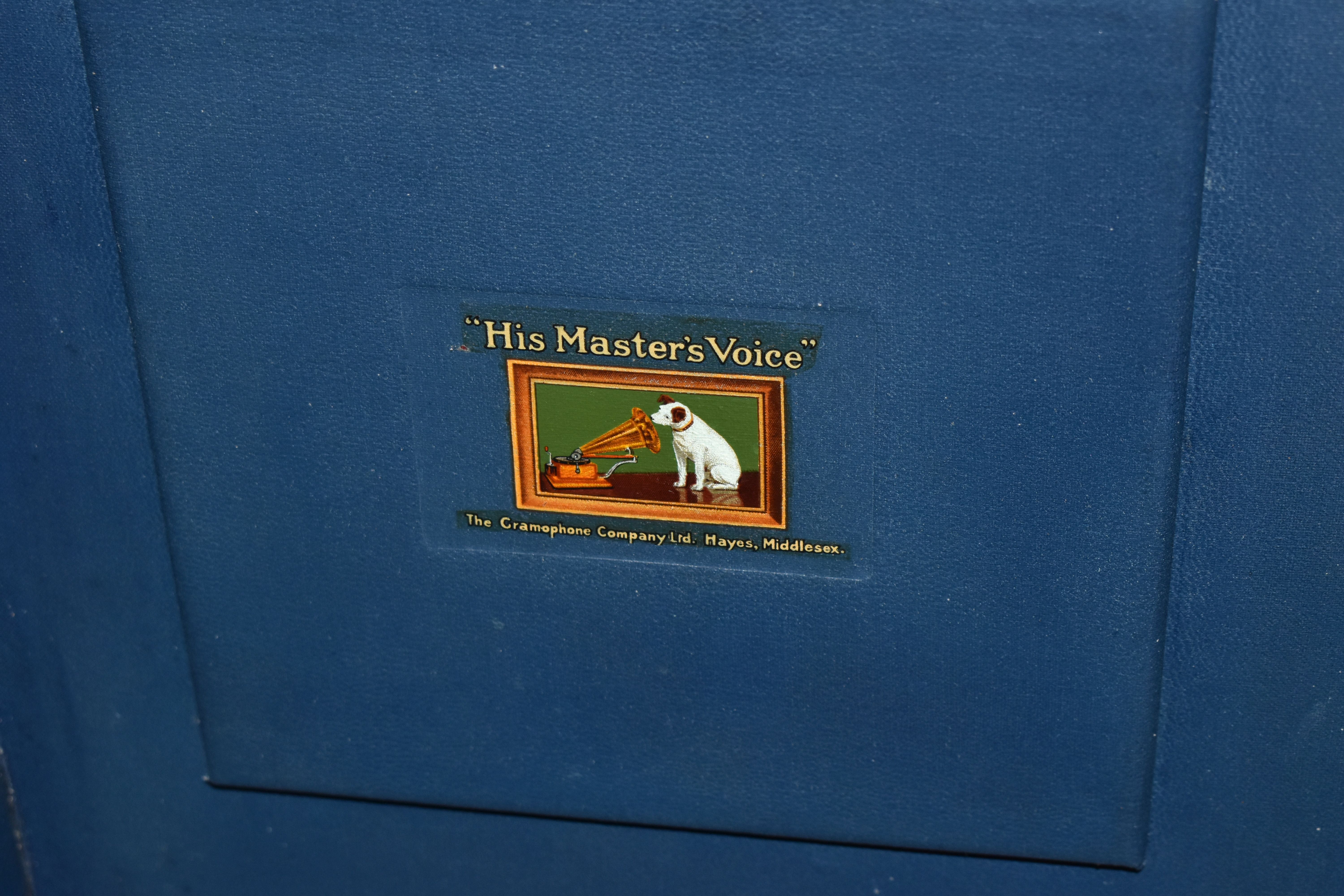 A 1930s HMV MODEL 102 WIND UP GRAMOPHONE IN BLUE PORTABLE CASE, including twelve LPs featuring - Image 3 of 7