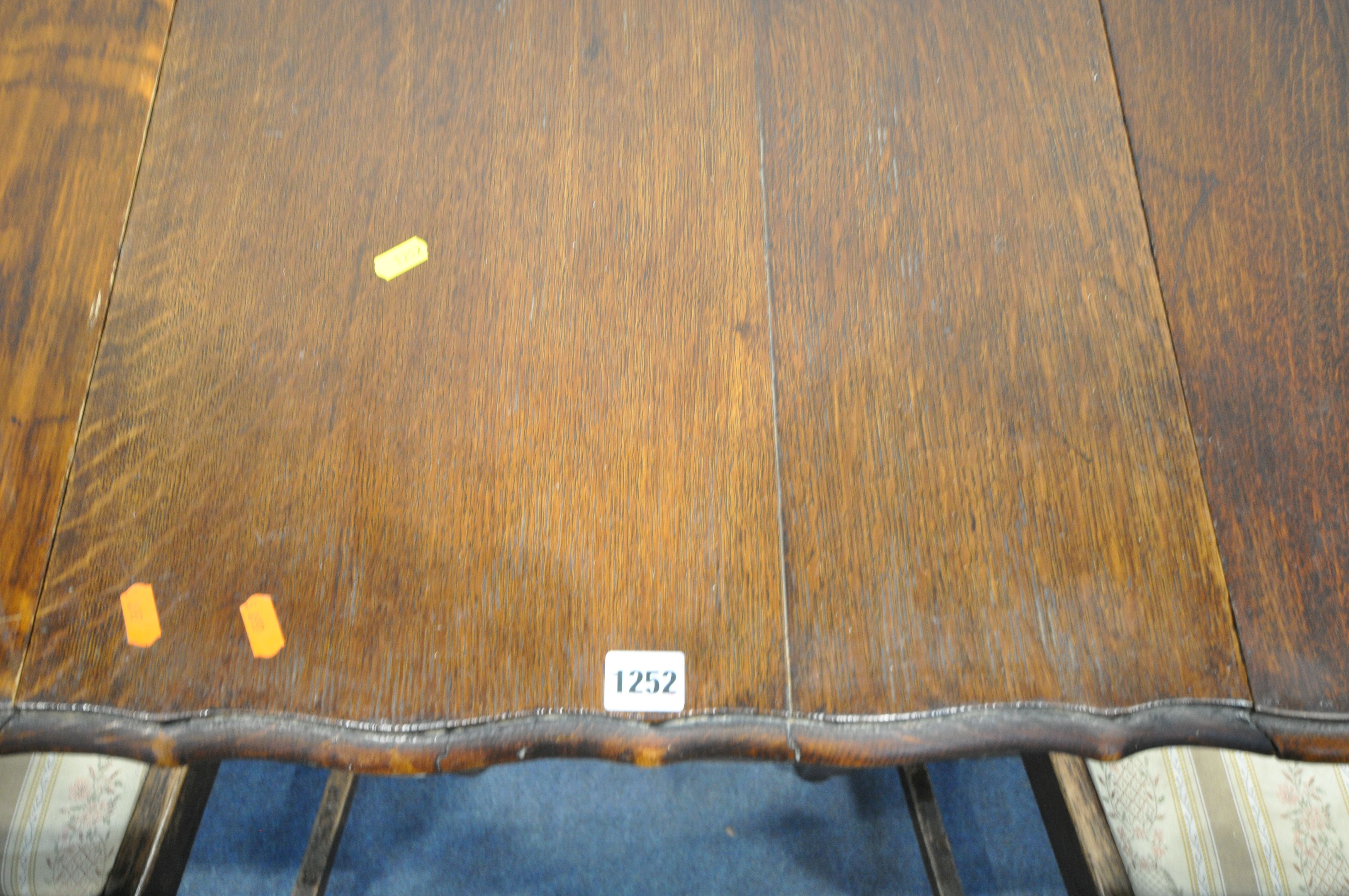 AN EARLY 20TH CENTURY OAK BARLEY TWIST GATE LEG TABLE, open width 152cm x closed width 52cm depth - Image 3 of 5