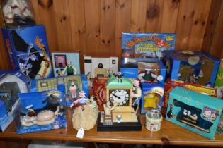 A LARGE COLLECTION OF BOXED 'WALLACE & GROMIT' NOVELTY ITEMS, to include a Wesco clock, Boots radio,