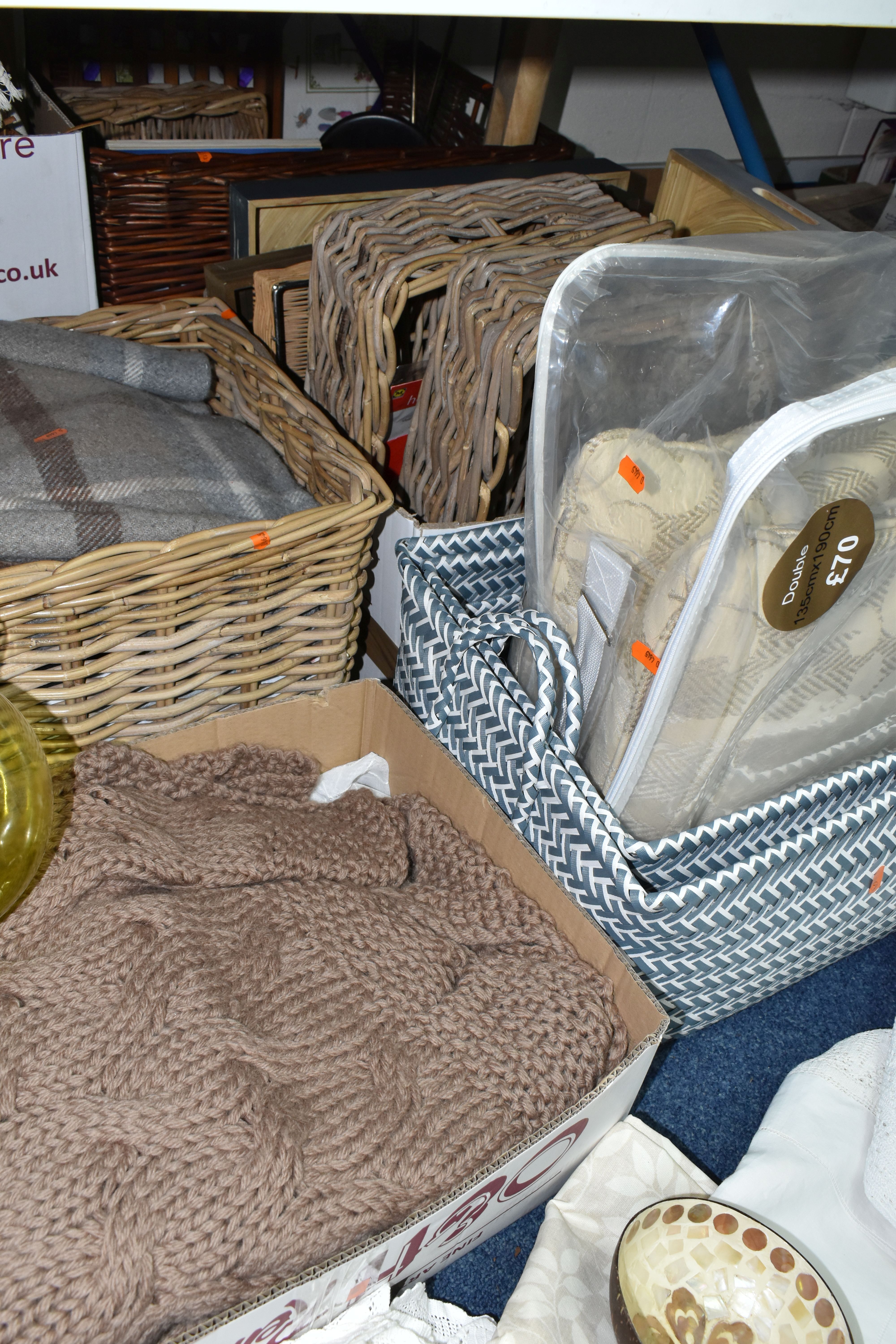 SEVEN BOXES OF HOUSEHOLD FURNISHINGS AND ACCESSORIES ETC, to include cushions, bolster cushions, - Image 3 of 6
