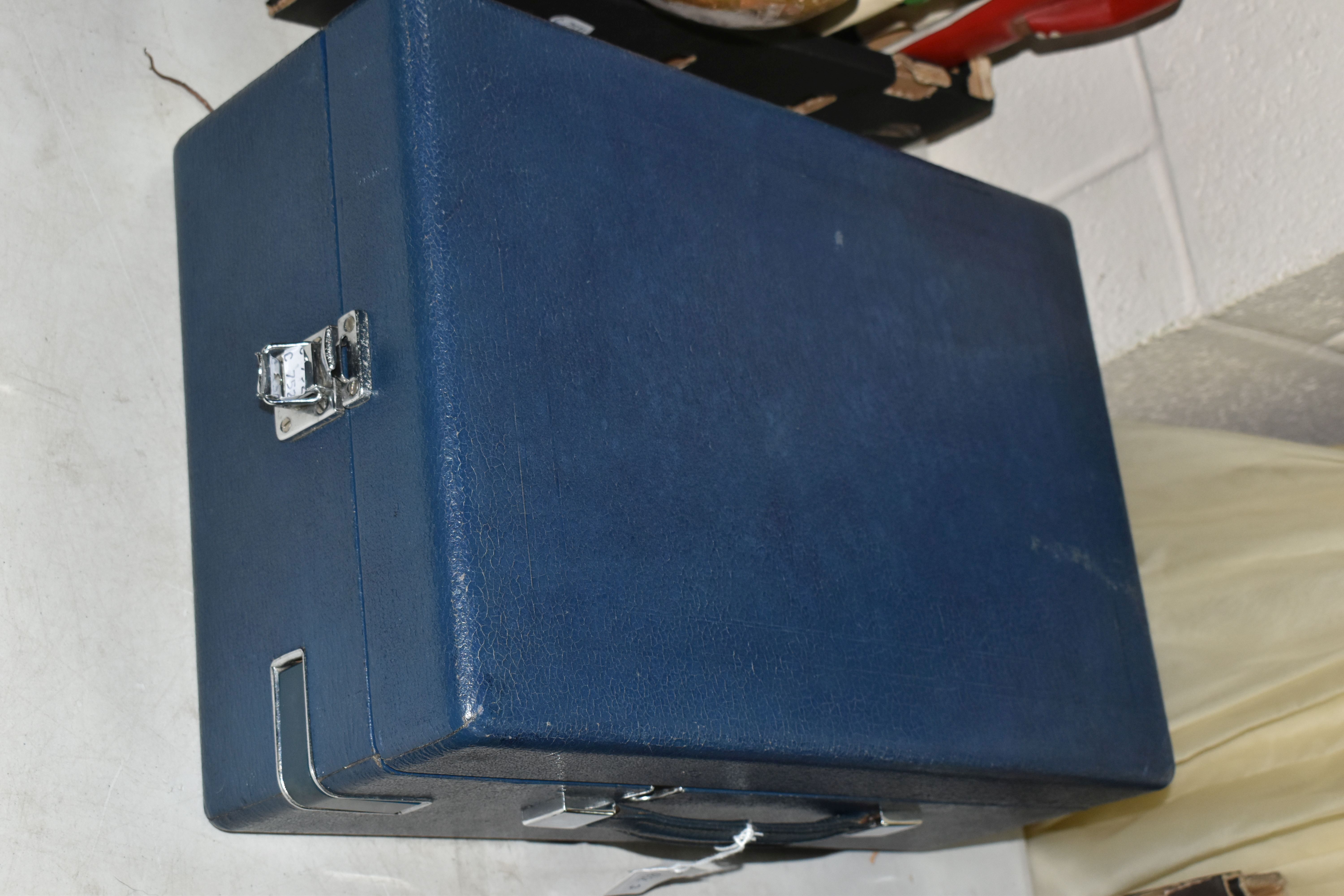 A 1930s HMV MODEL 102 WIND UP GRAMOPHONE IN BLUE PORTABLE CASE, including twelve LPs featuring - Image 5 of 7