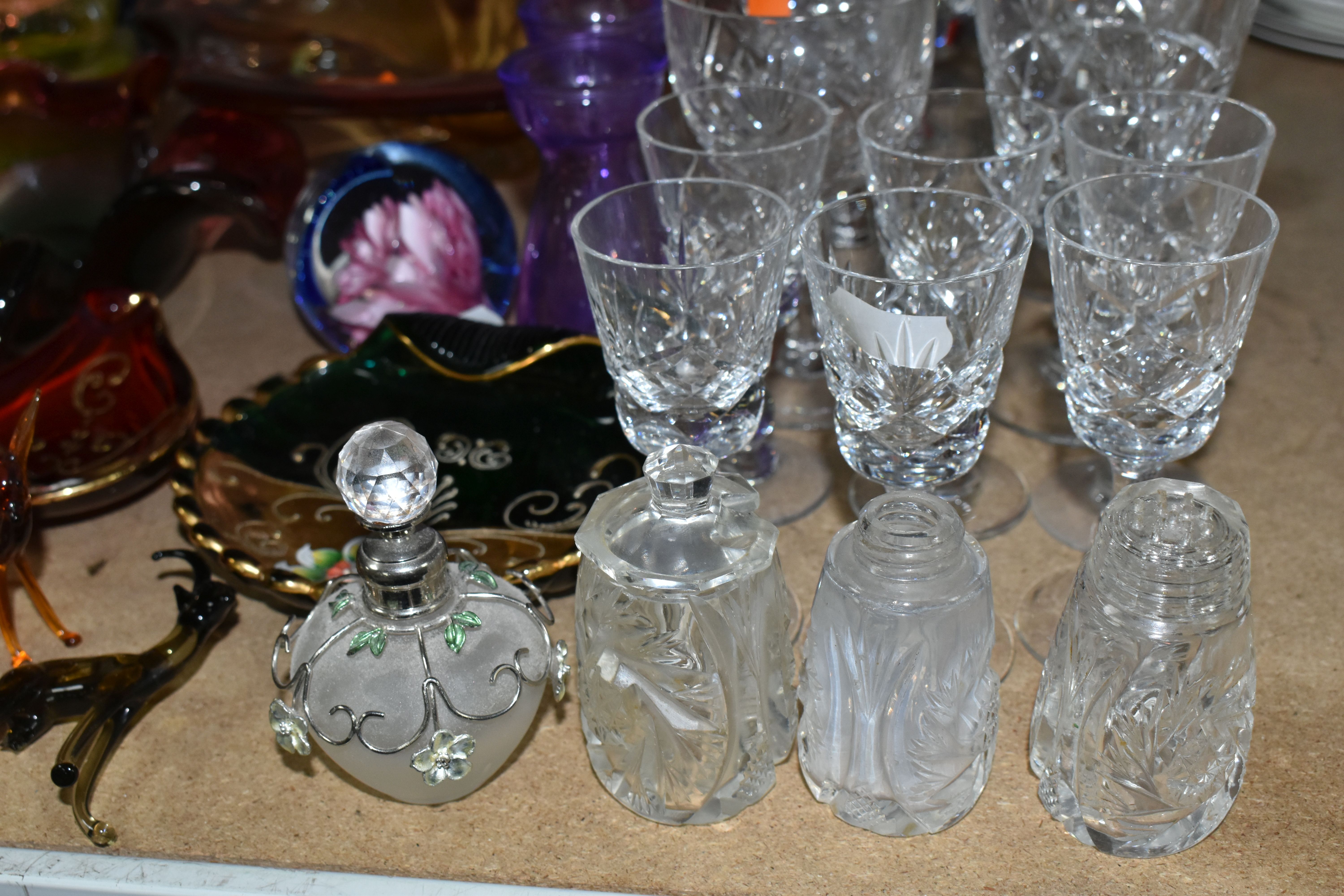 A COLLECTION OF GLASS WARE, to include a purple conical footed vase, possibly Thomas Webb, a - Image 3 of 10