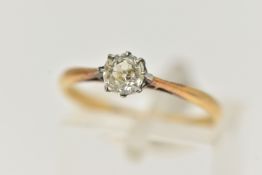 A YELLOW METAL SINGLE STONE DIAMOND RING, old cut diamond, measuring approximately 4.7mm x 4.6 x 3.