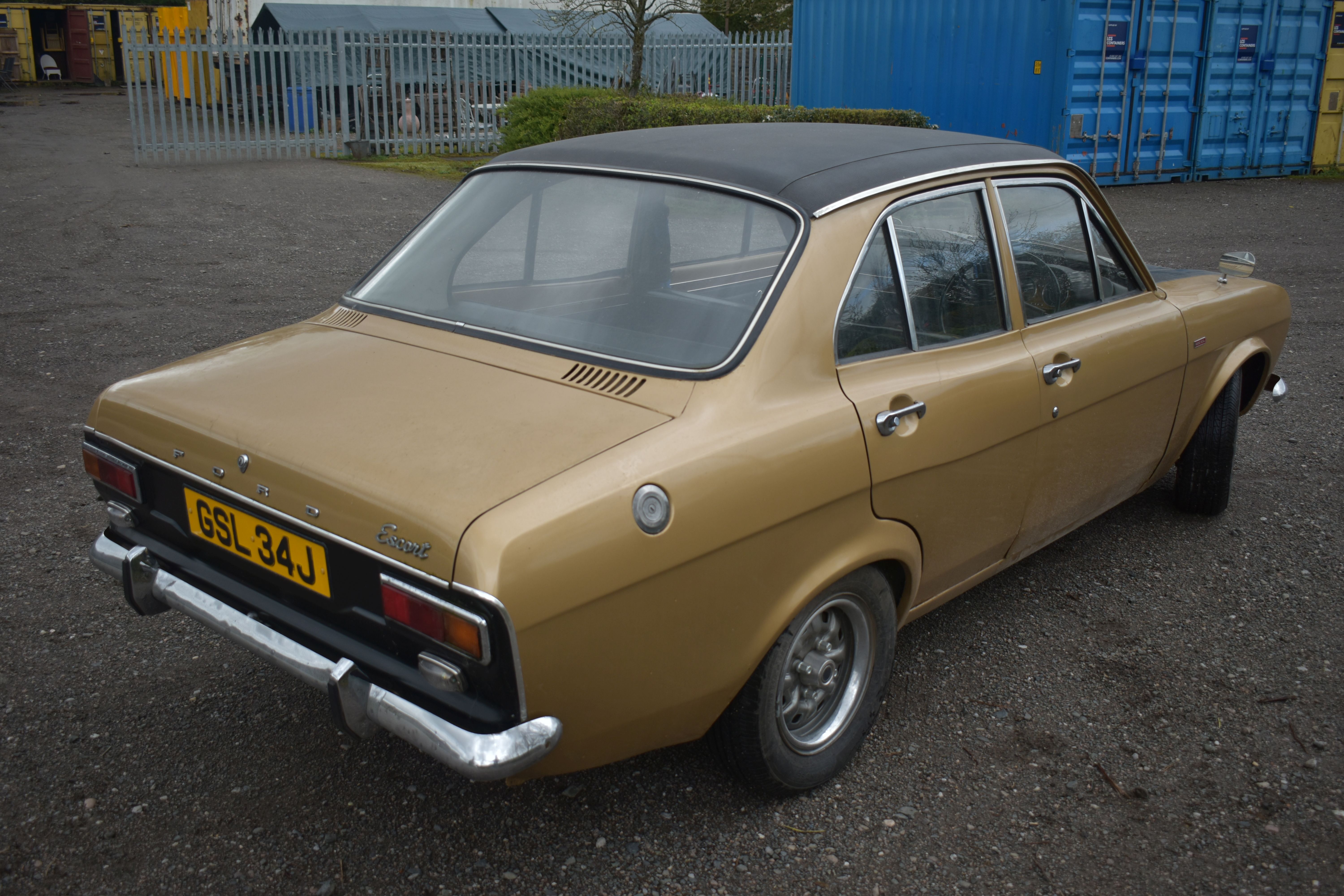 A 1971 FORD ESCORT MK I 1300XL FOUR DOOR SALOON, first registered 16/03/1971 with registration plate - Image 6 of 40