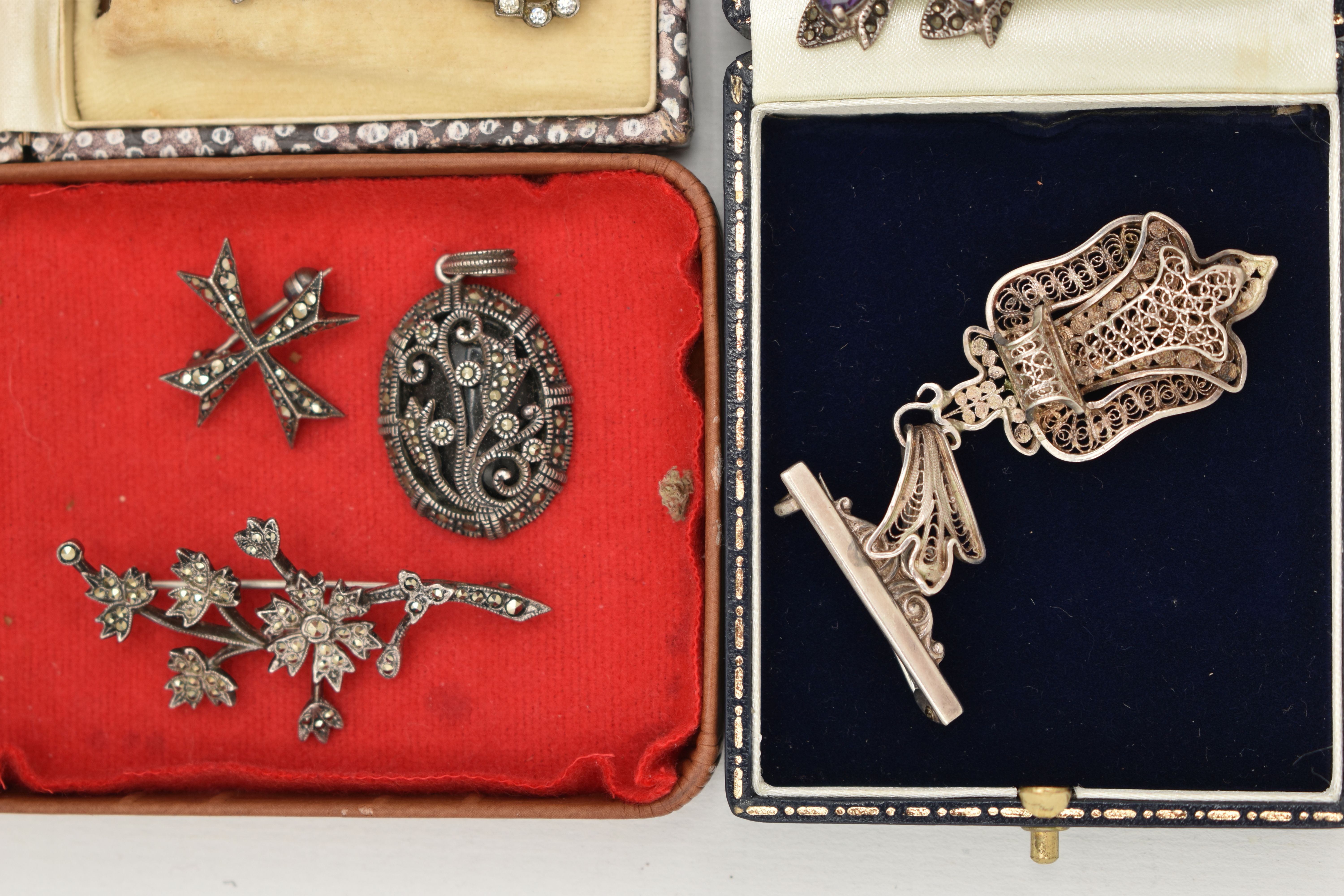 AN ASSORTMENT OF WHITE METAL JEWELLERY, to include a pair of art deco style, white metal screw - Image 2 of 4