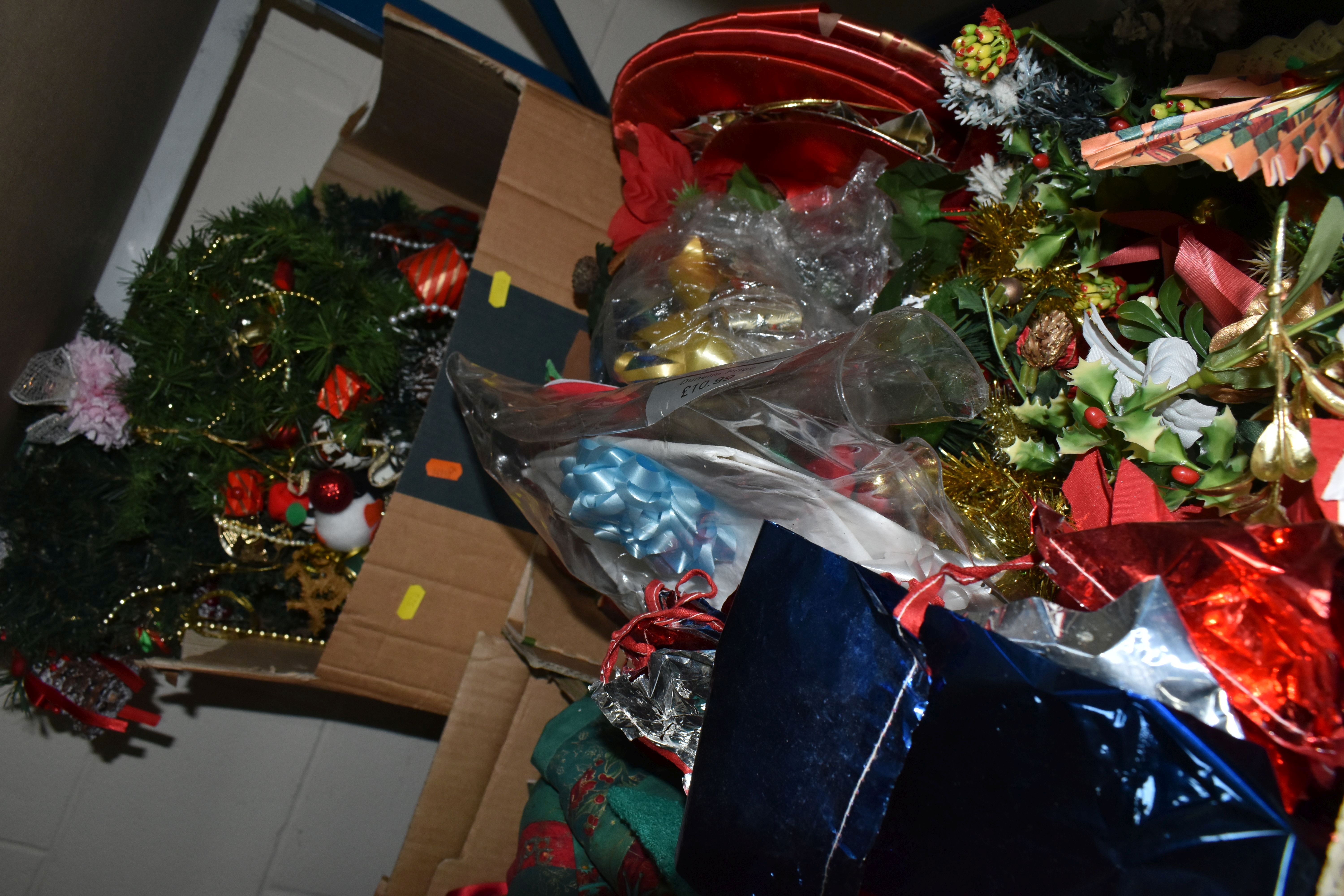 FOUR BOXES AND LOOSE CHRISTMAS DECORATIONS, largely late twentieth/ early twenty first century, to - Image 6 of 6