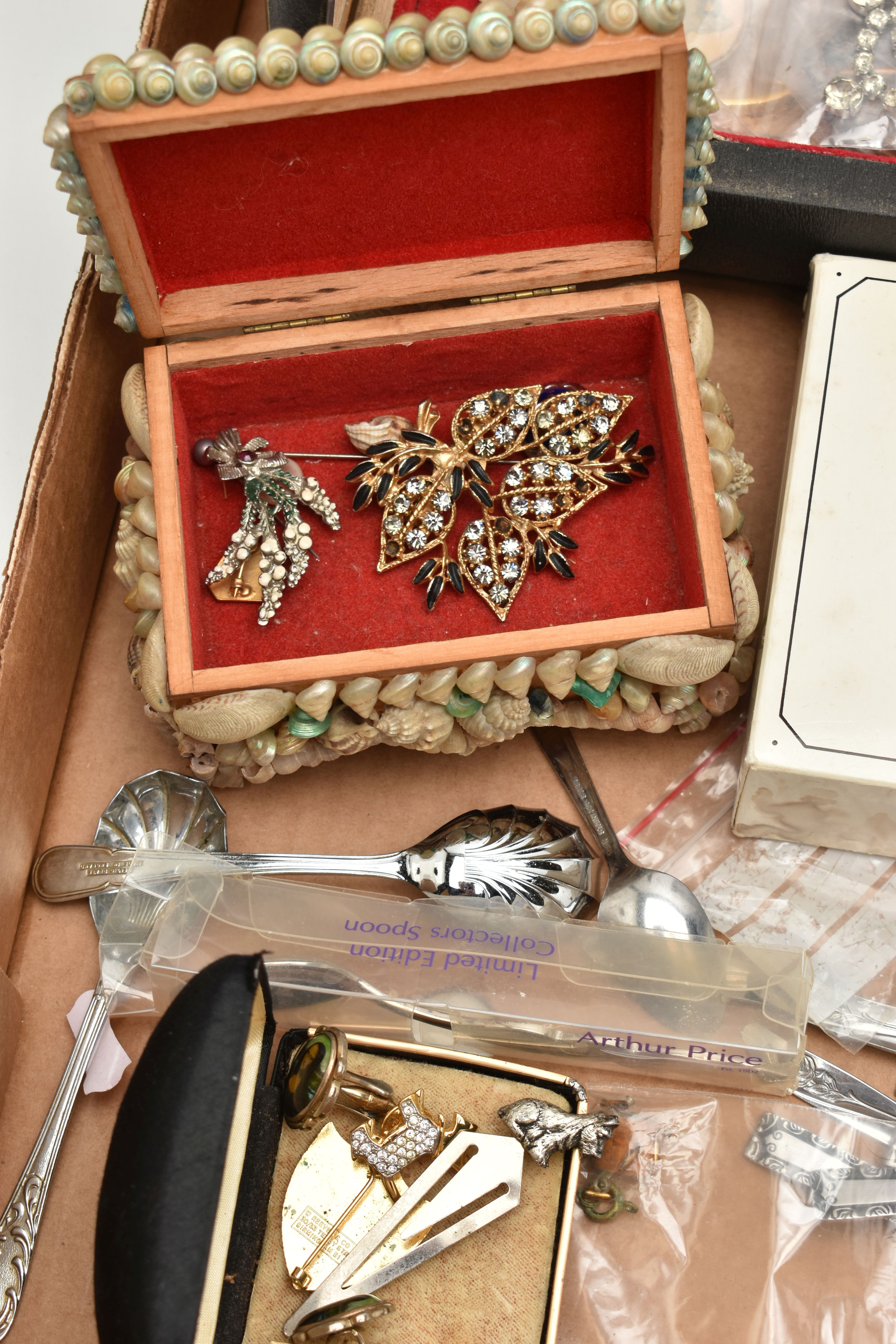 A BOX OF ASSORTED ITEMS, to include a wooden jewellery box with contents of costume jewellery, - Image 3 of 7