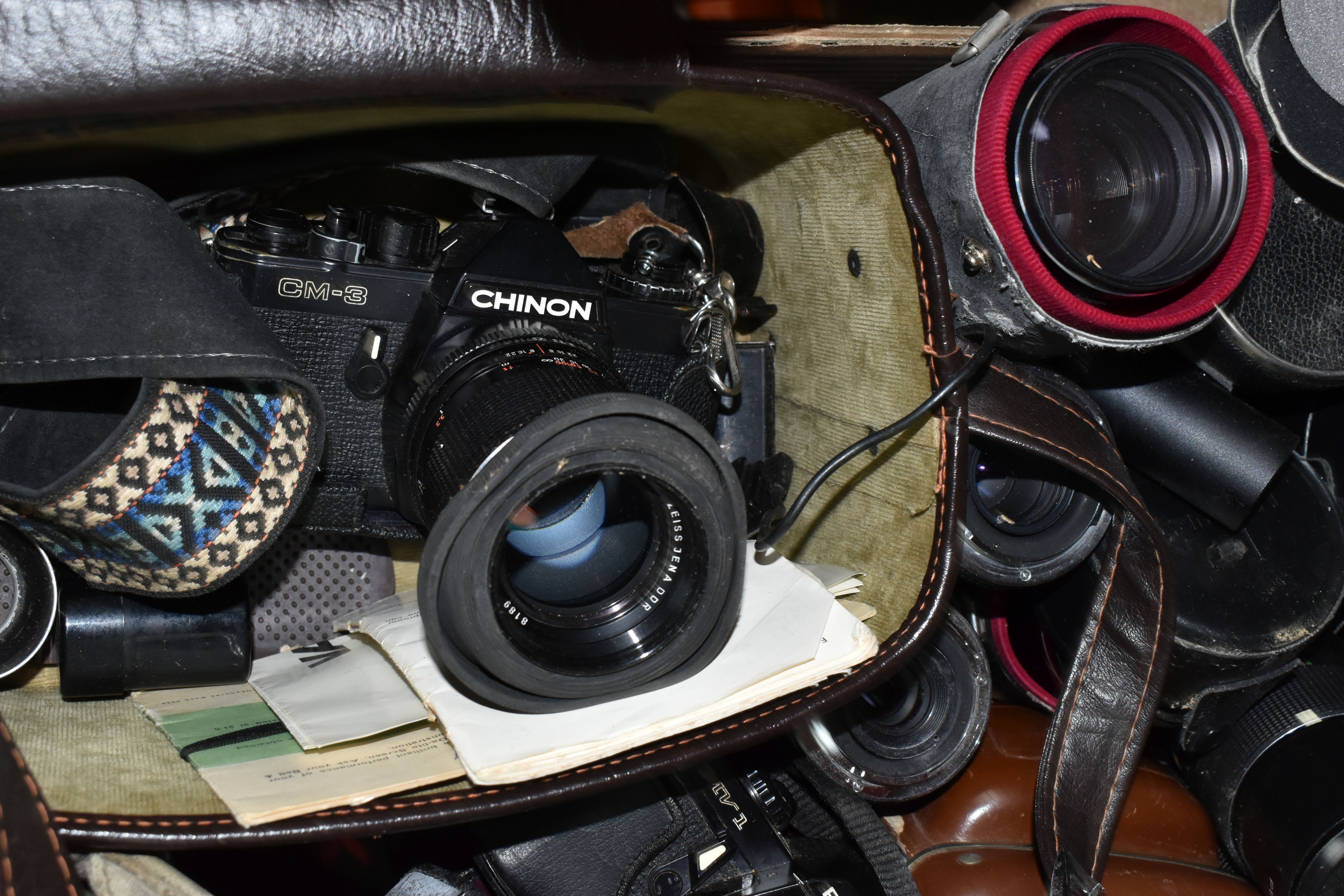 A BOX OF VINTAGE PHOTOGRAPHIC EQUIPMENT ETC, to include an Olympus Pen EES-2, Pentax MV1 35mm SLR - Image 3 of 5