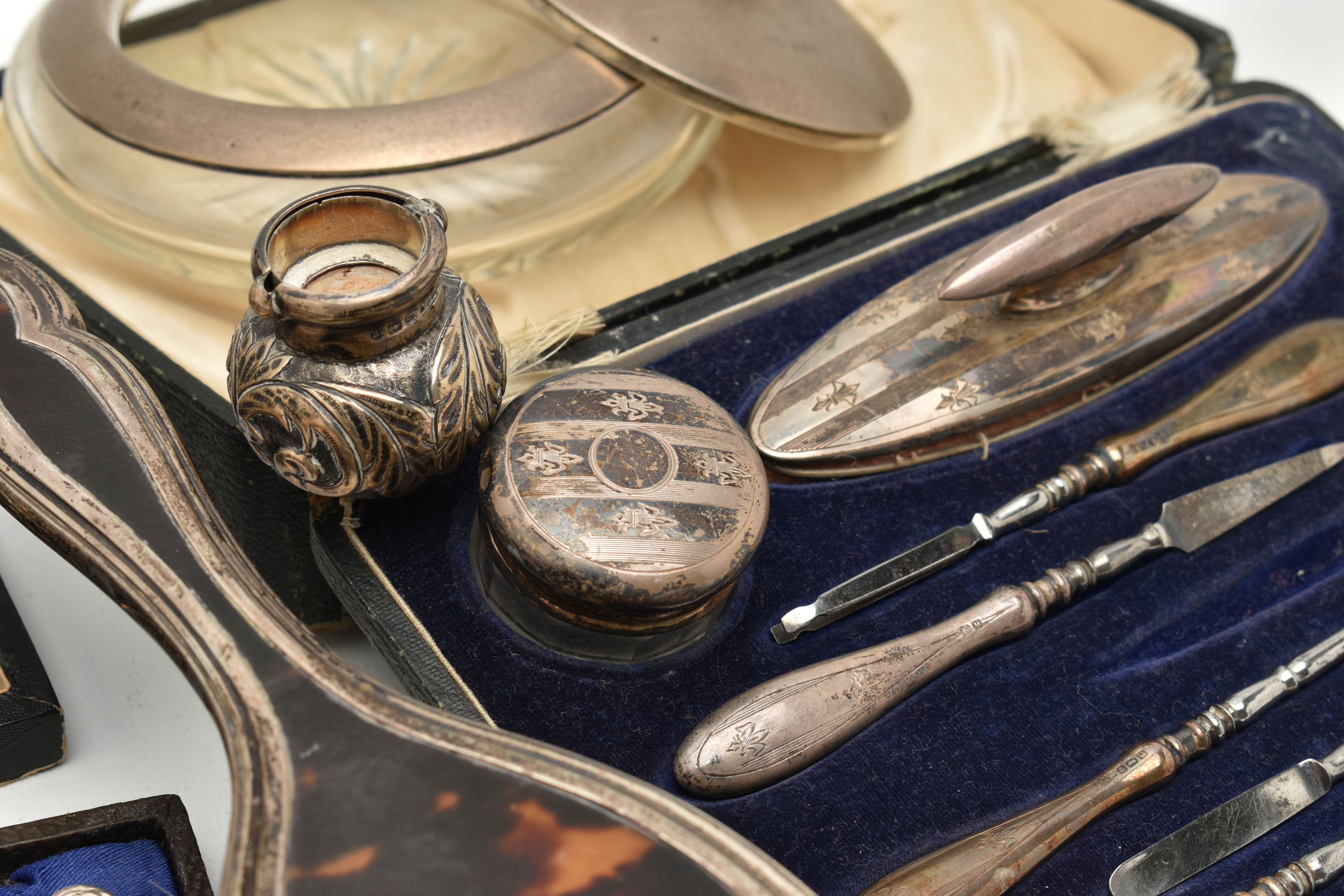 A BOX OF ASSORTED SILVER AND WHITE METAL WARE, to include a silver hammer effect hand held vanity - Image 8 of 11