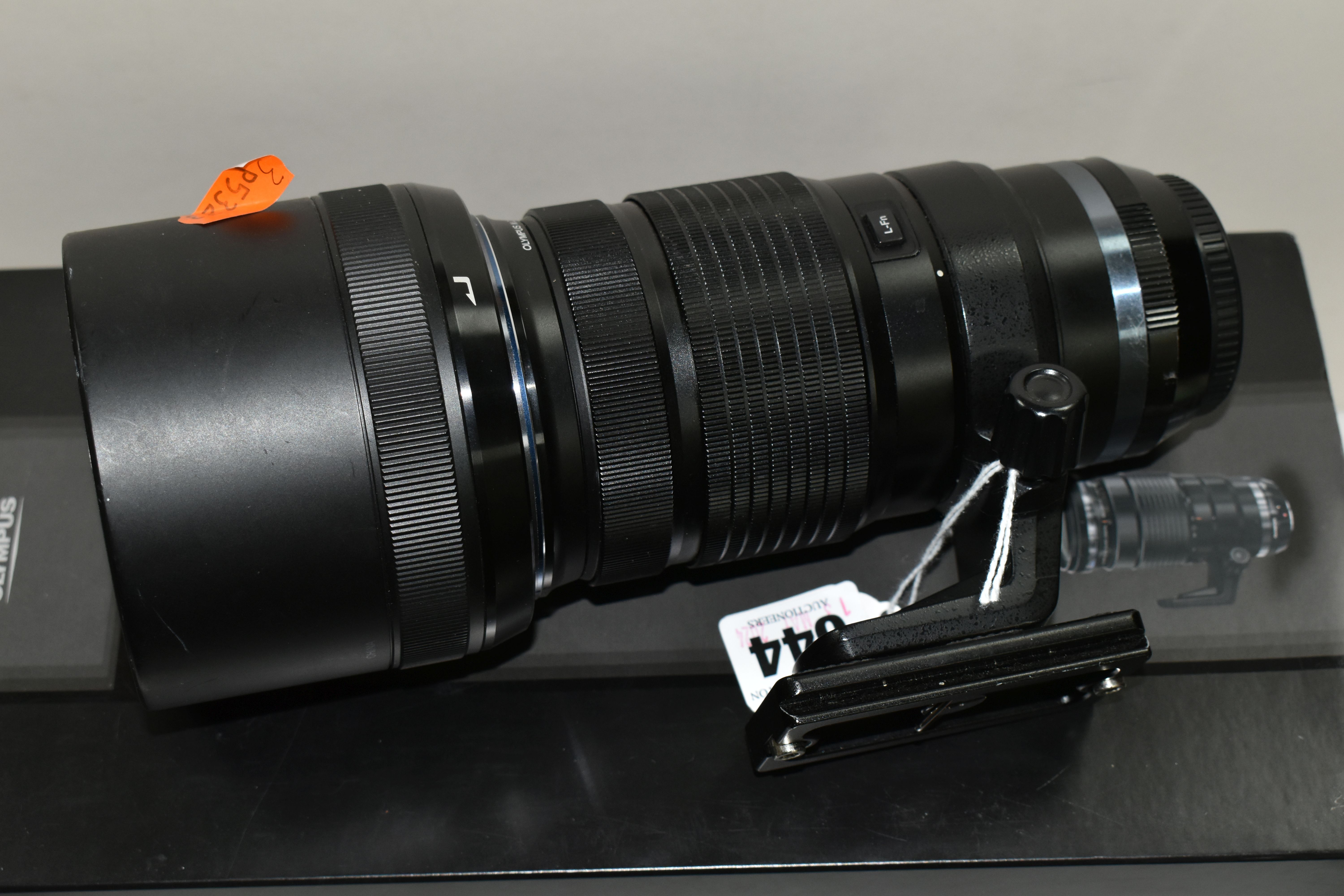 A BOXED OLYMPUS MICRO 4/3 40-150MM F2.8 PRO ZOOM LENS, together with lens caps and lens hood, - Image 4 of 5