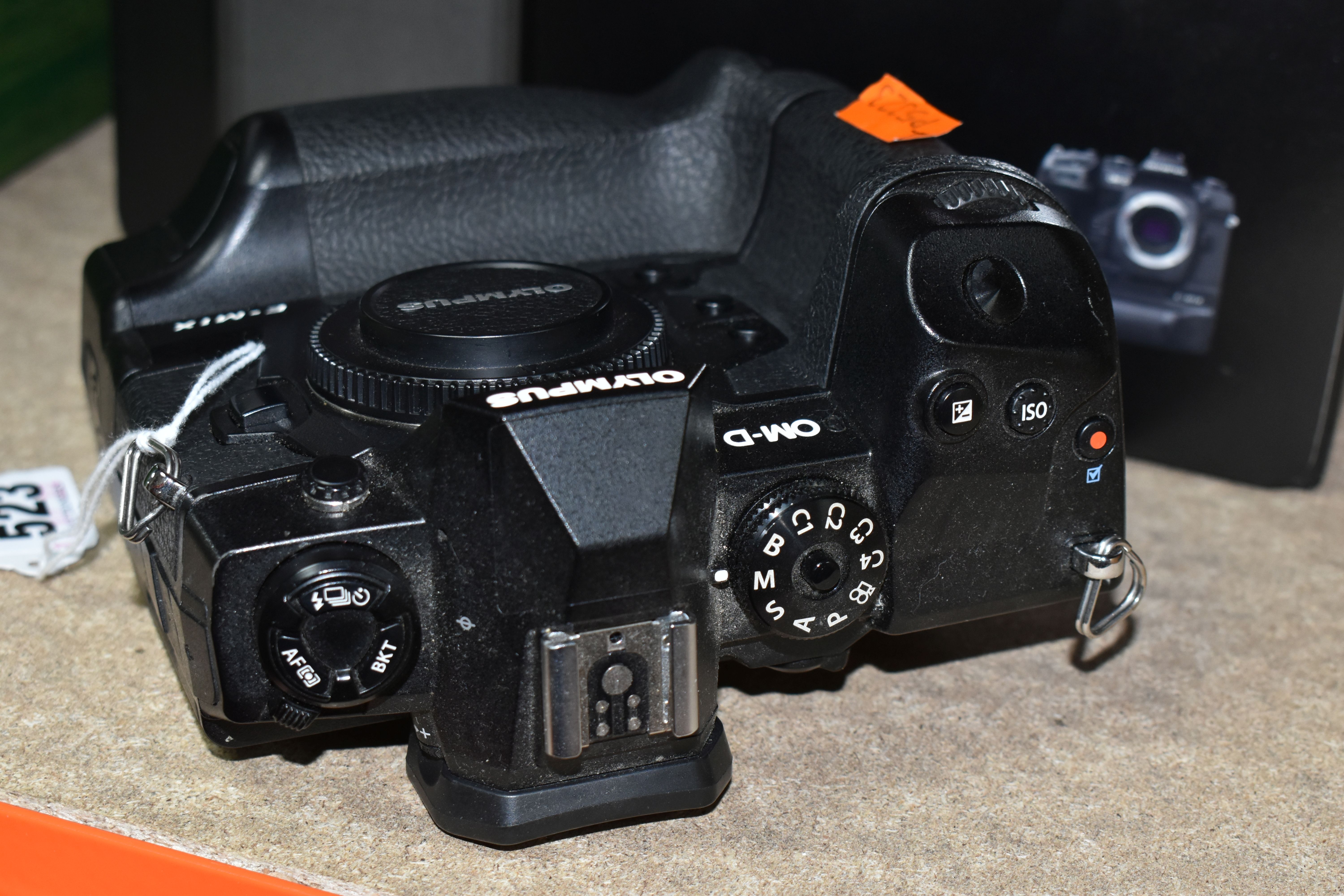 AN OLYMPUS OM-D E-M1X MIRRORLESS 4/3 CAMERA BODY, complete with battery charger (no UK power cable), - Image 3 of 4