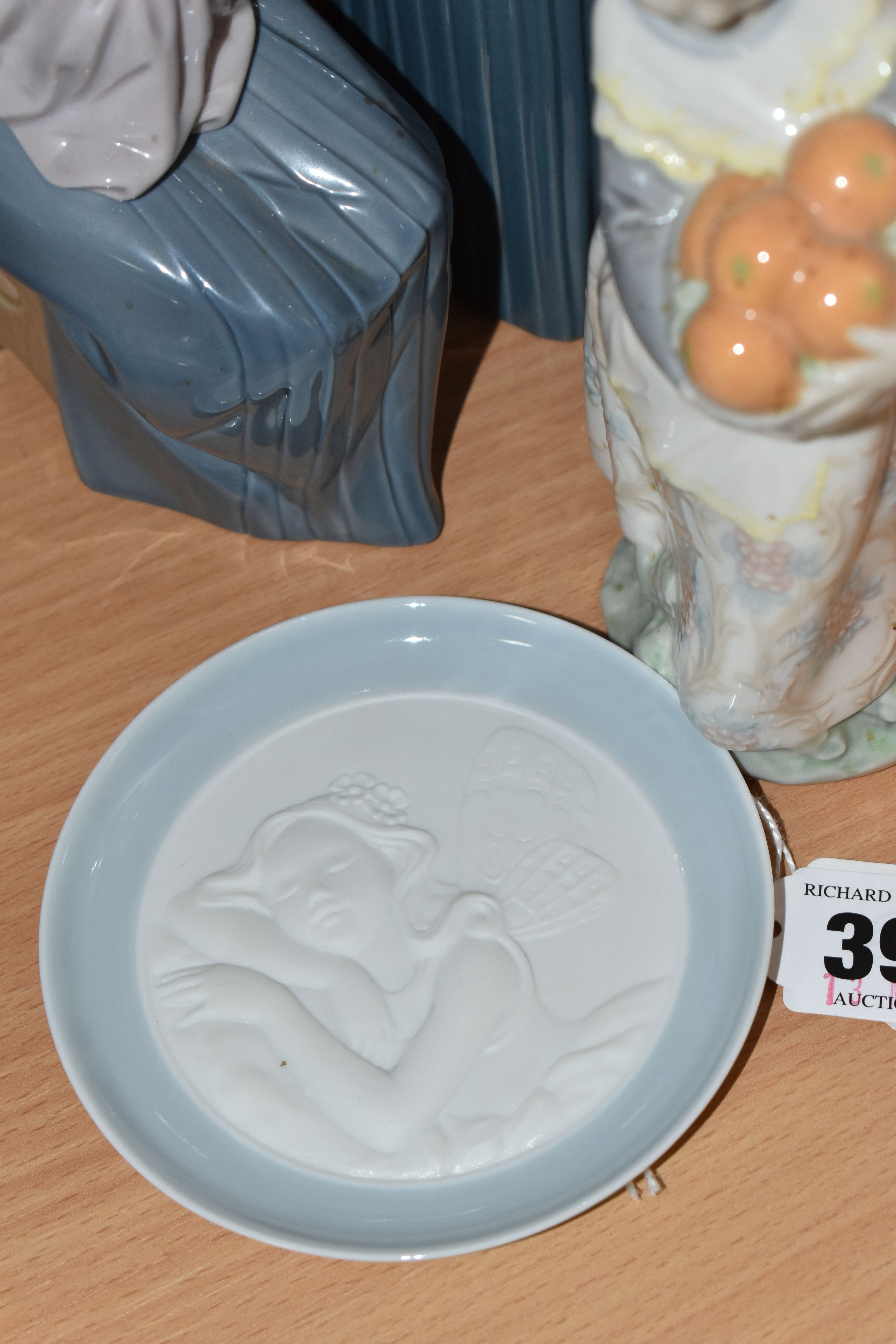 THREE LLADRO FIGURES AND A LLADRO PIN DISH, comprising Time to Sew no. 5501, sculptor Jose Puche, - Image 2 of 5