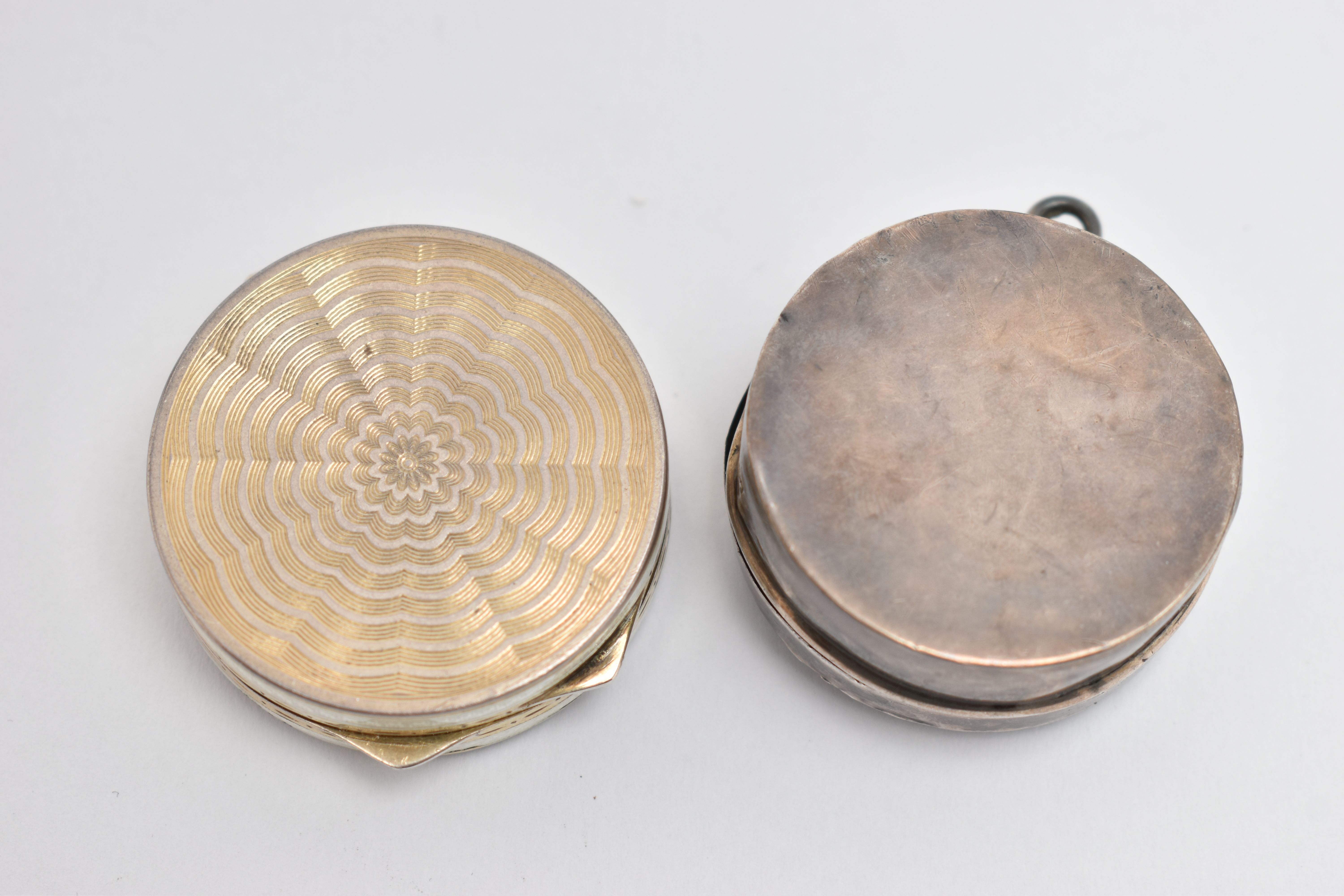 AN EARLY 20TH CENTURY SILVER MINIATURE COMPACT AND PILL BOX, both of circular outline, the miniature - Image 2 of 3