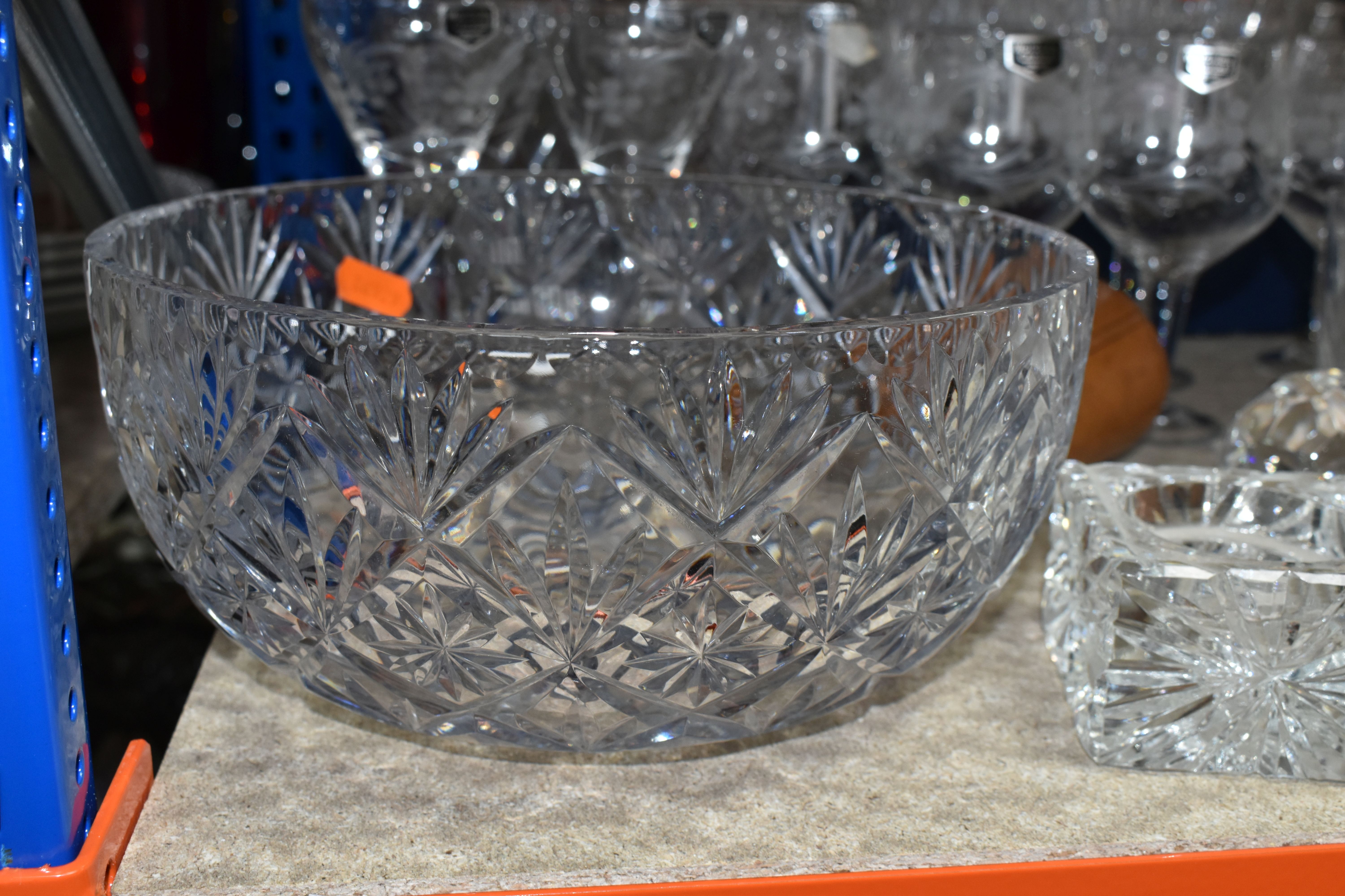 A LARGE COLLECTION OF WORDSLEY AND ROYAL DOULTON CRYSTAL CUT GLASSWARE ETC, including whisky - Image 8 of 10