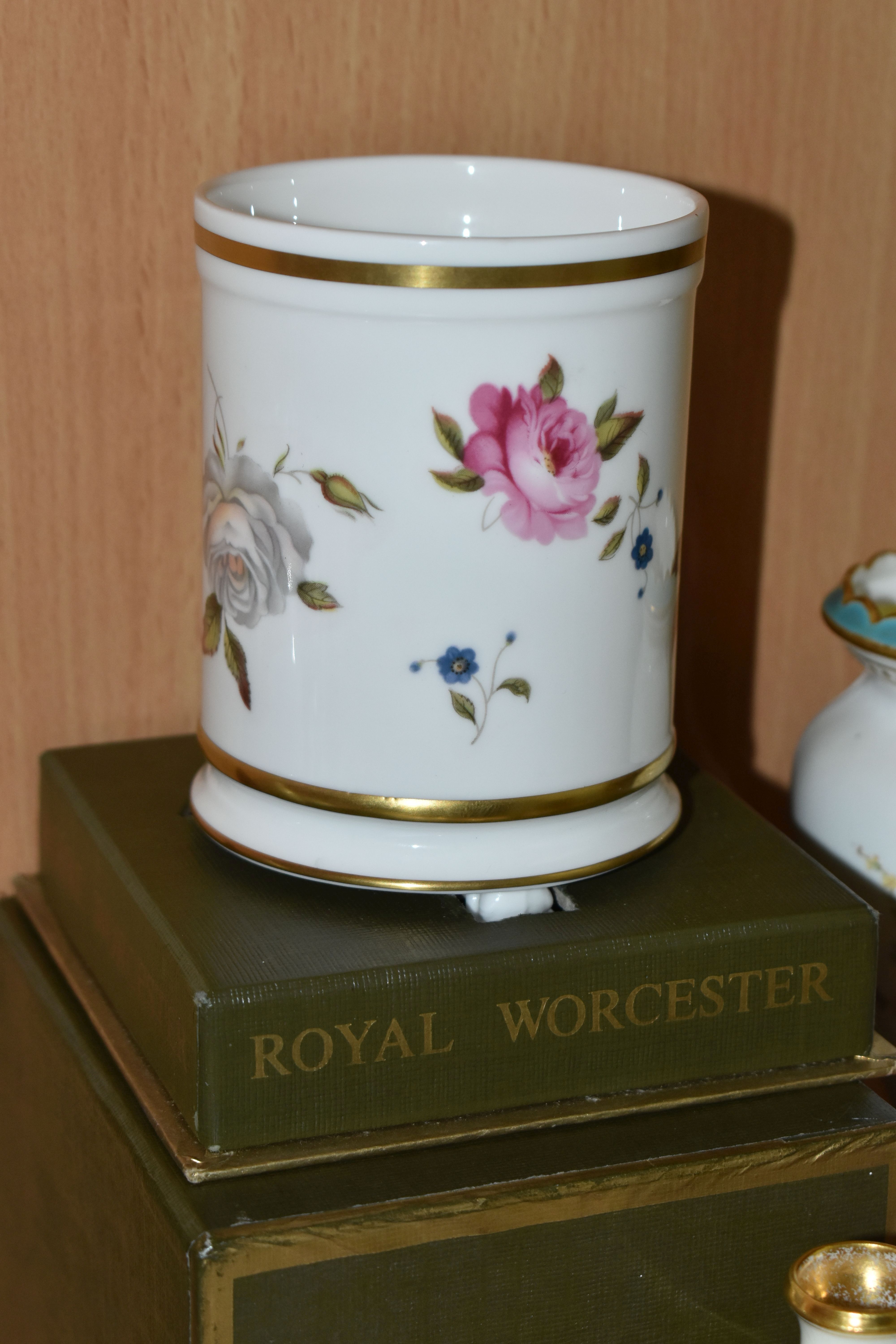 A GROUP OF SIX PIECES OF NAMED PORCELAIN, comprising a late 19th century Minton rose bud basket, a - Image 6 of 12