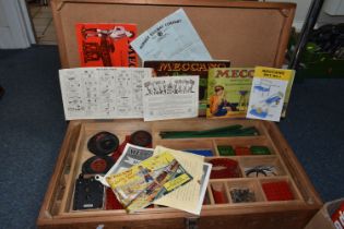 A QUANTITY OF ASSORTED LOOSE MECCANO, parts from various eras, to include boiler, pulleys, gears,
