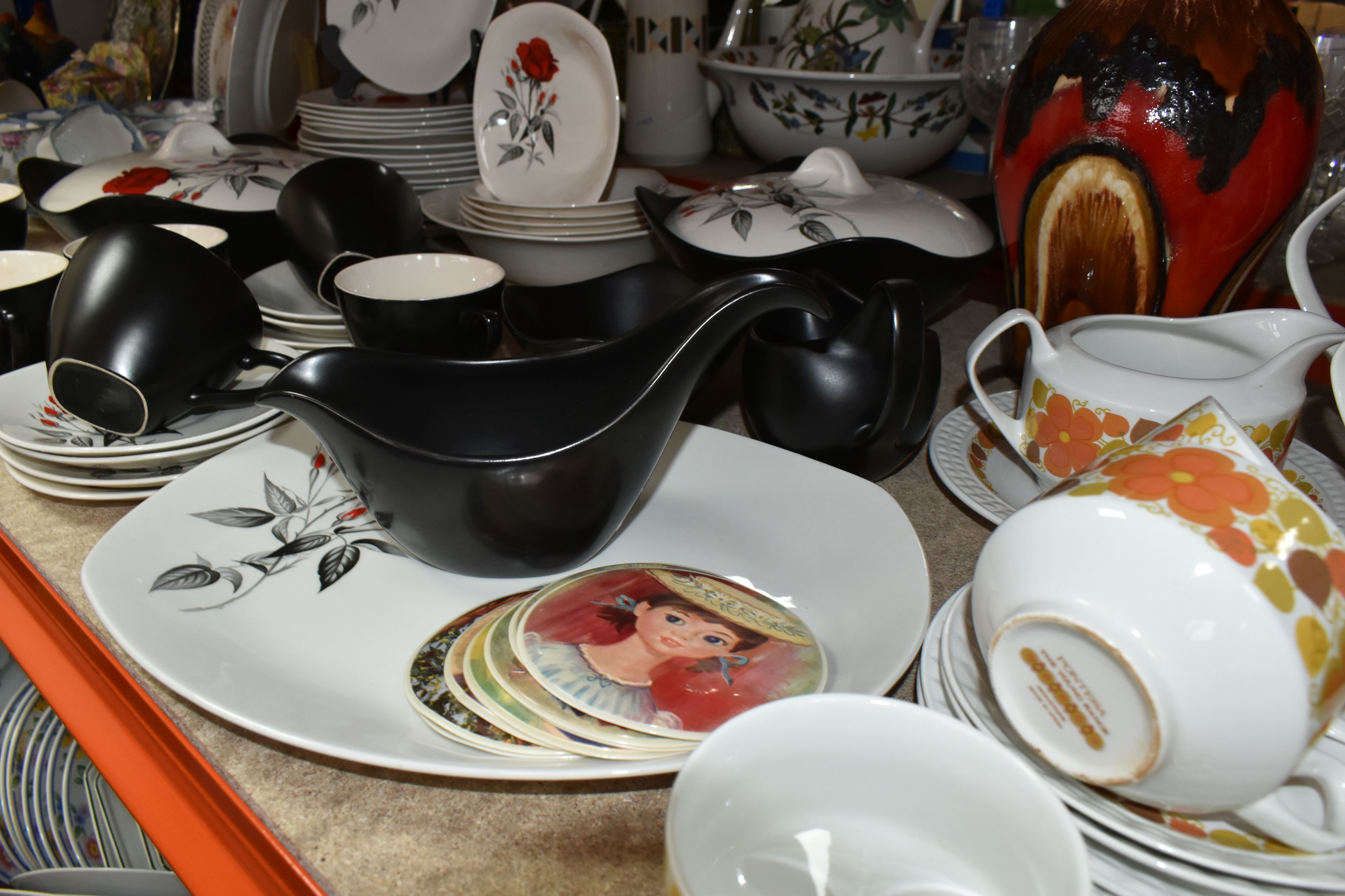 A SELECTION OF CERAMIC DINNERWARE AND SCHEURICH VASE including a 'Pontesa Ironstone Young Range' - Image 4 of 7