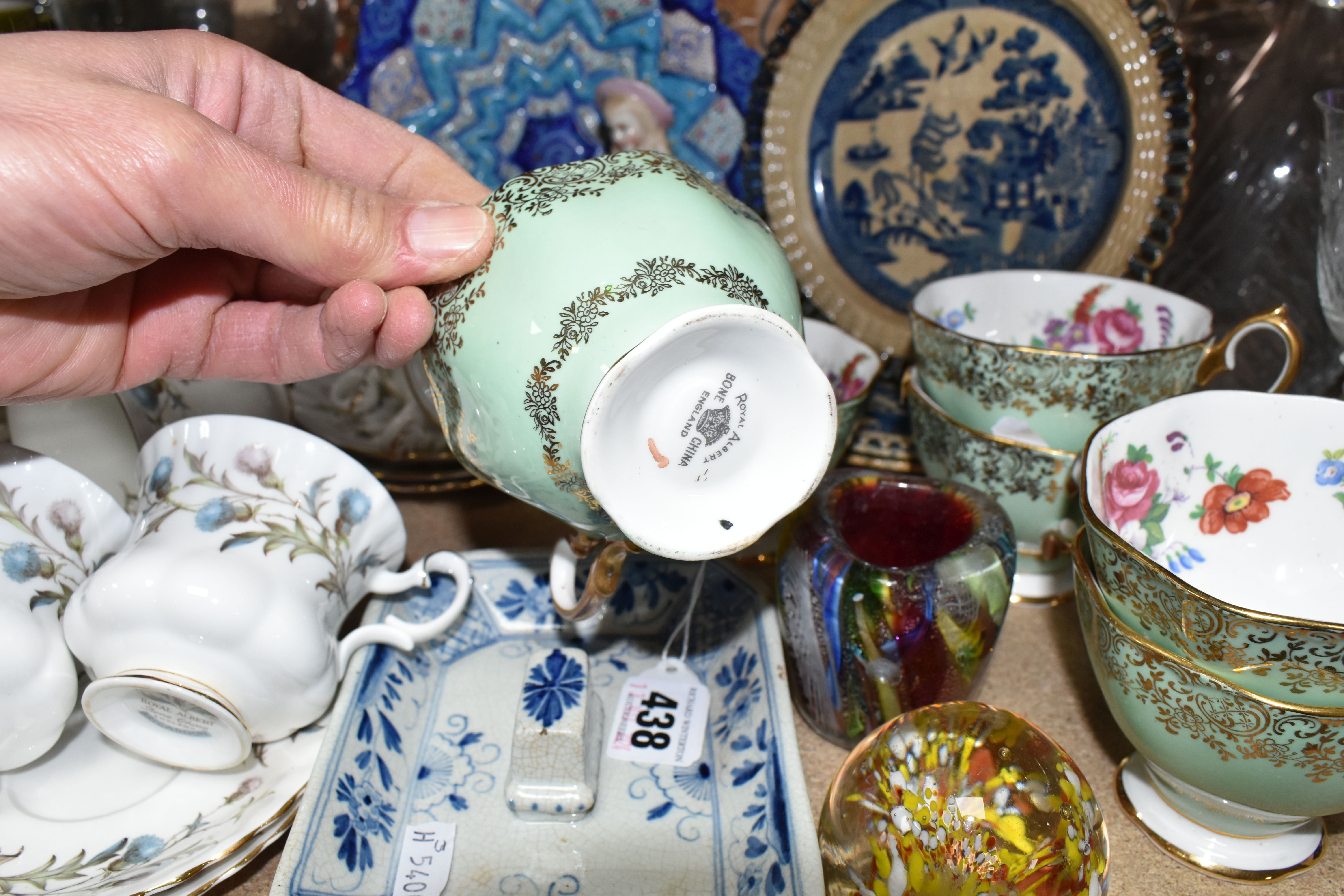 A VARIETY OF CERAMICS AND GLASSWARE INCLUDING A ROYAL ALBERT TEA SET, A VICTORIAN GLASS DUMP - Image 6 of 6