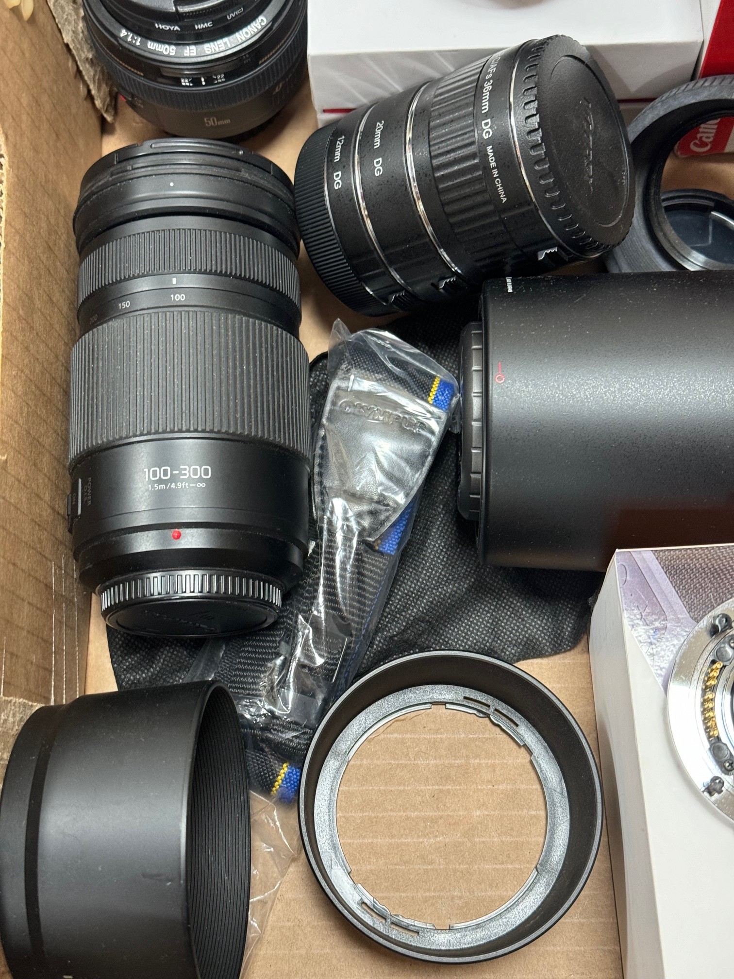 ONE BOX OF CAMERA EQUIPMENT, to include a Canon 50mm f1.4 standard lens, a boxed - Image 7 of 9