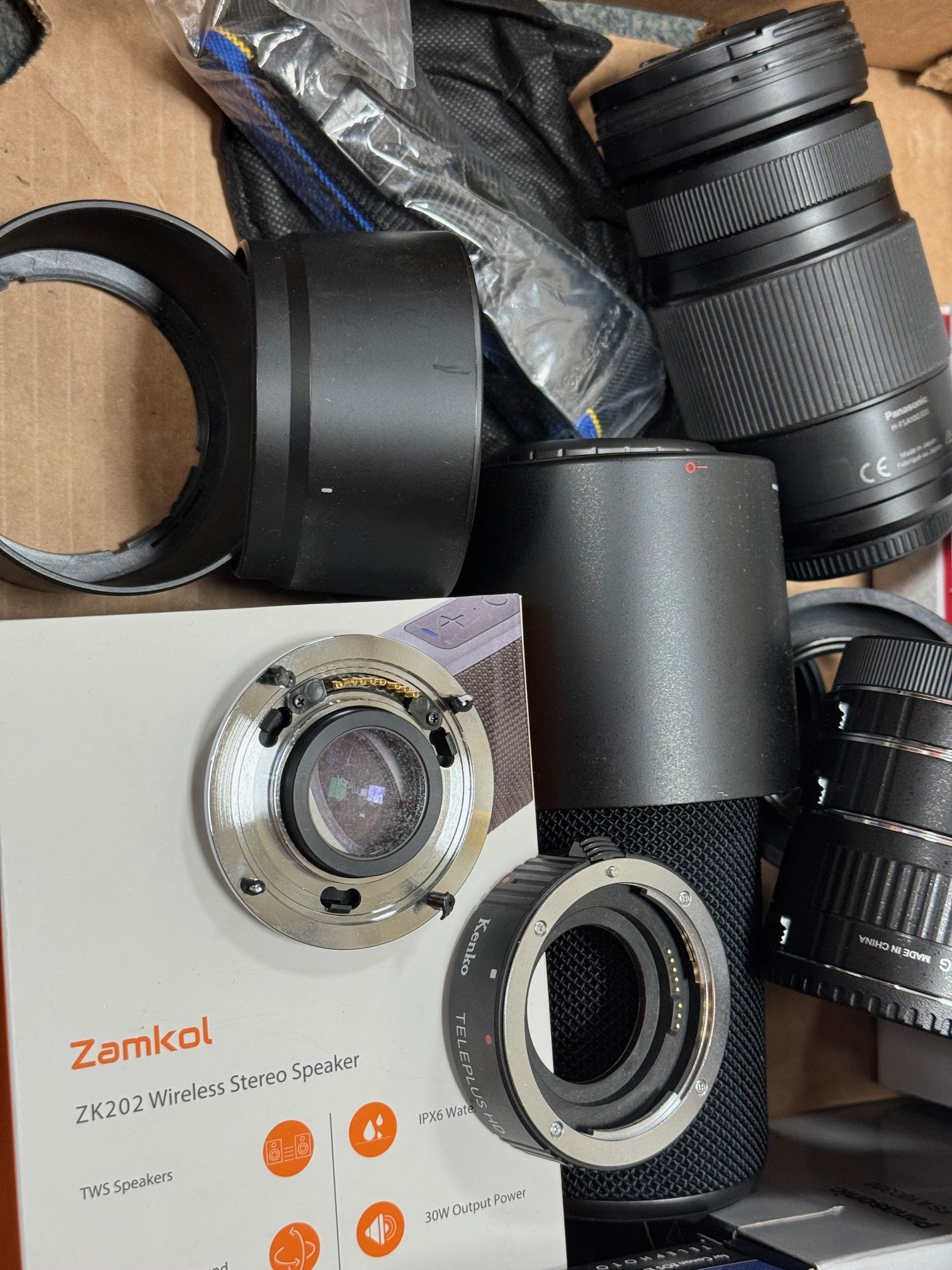 ONE BOX OF CAMERA EQUIPMENT, to include a Canon 50mm f1.4 standard lens, a boxed - Image 4 of 9