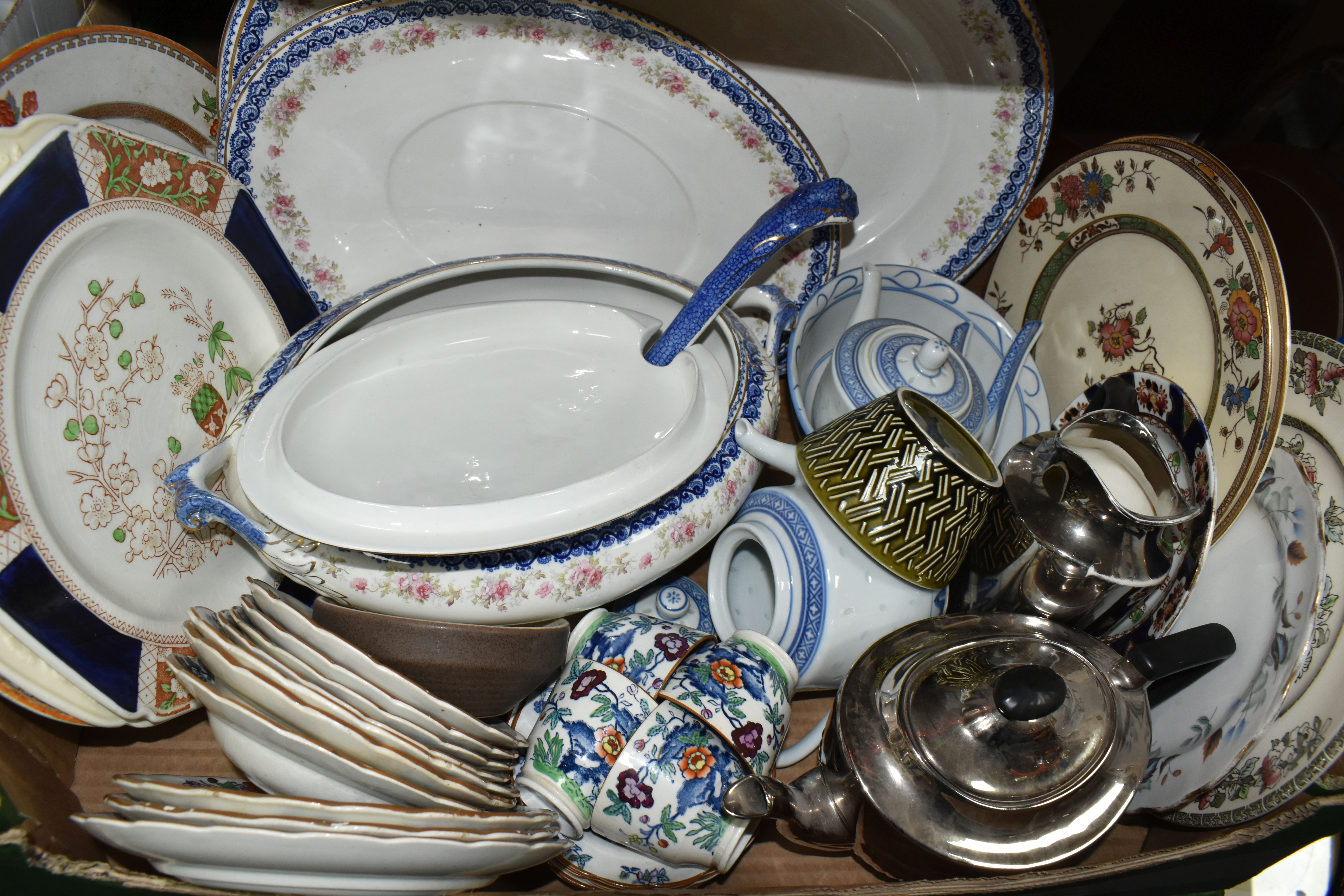 SIX BOXES OF CERAMICS AND GLASSWARE, to include Copeland-Spode 'Spode's Byron' pattern soup - Image 4 of 11