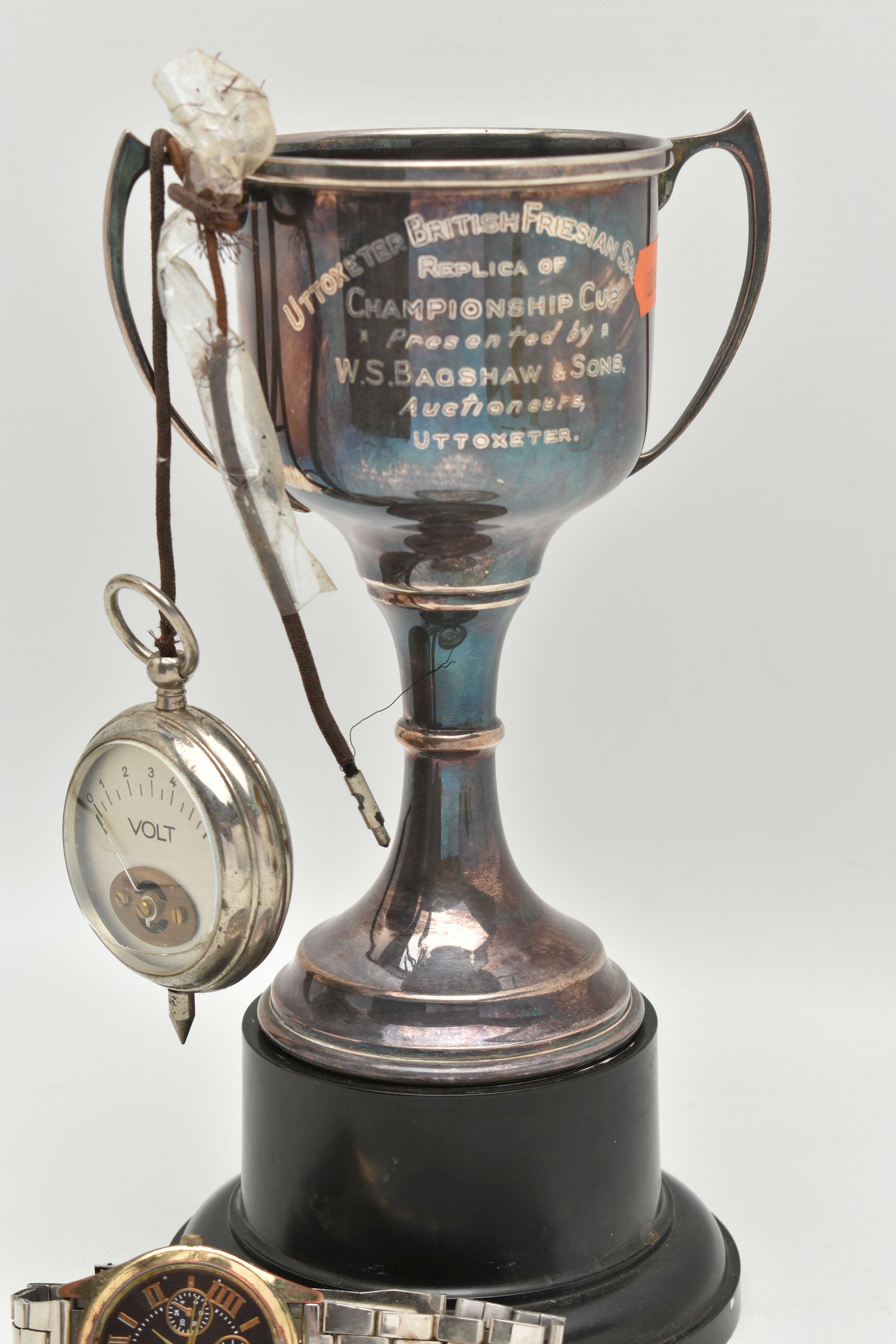 A SMALL ASSORTMENT OF SILVER AND OTHER ITEMS, to include a silver replica trophy, fitted to a - Image 4 of 6