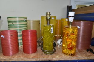 A GROUP OF TABLE LAMPS AND VINTAGE LAMPSHADES, to include a yellow-green Shatterline table lamp