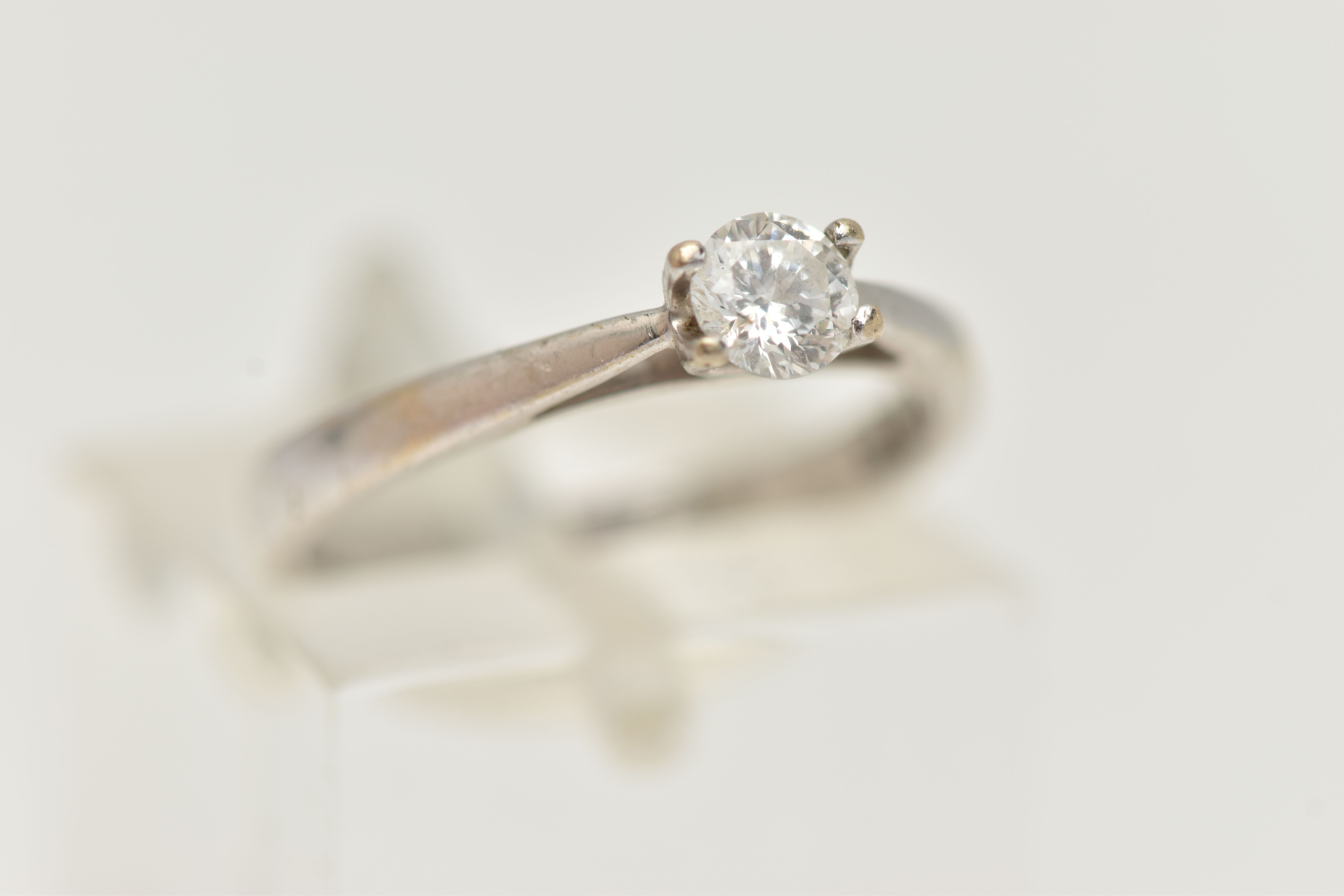 AN 18CT WHITE GOLD DIAMOND SINGLE STONE RING, round brilliant cut diamond, estimated diamond - Image 4 of 4