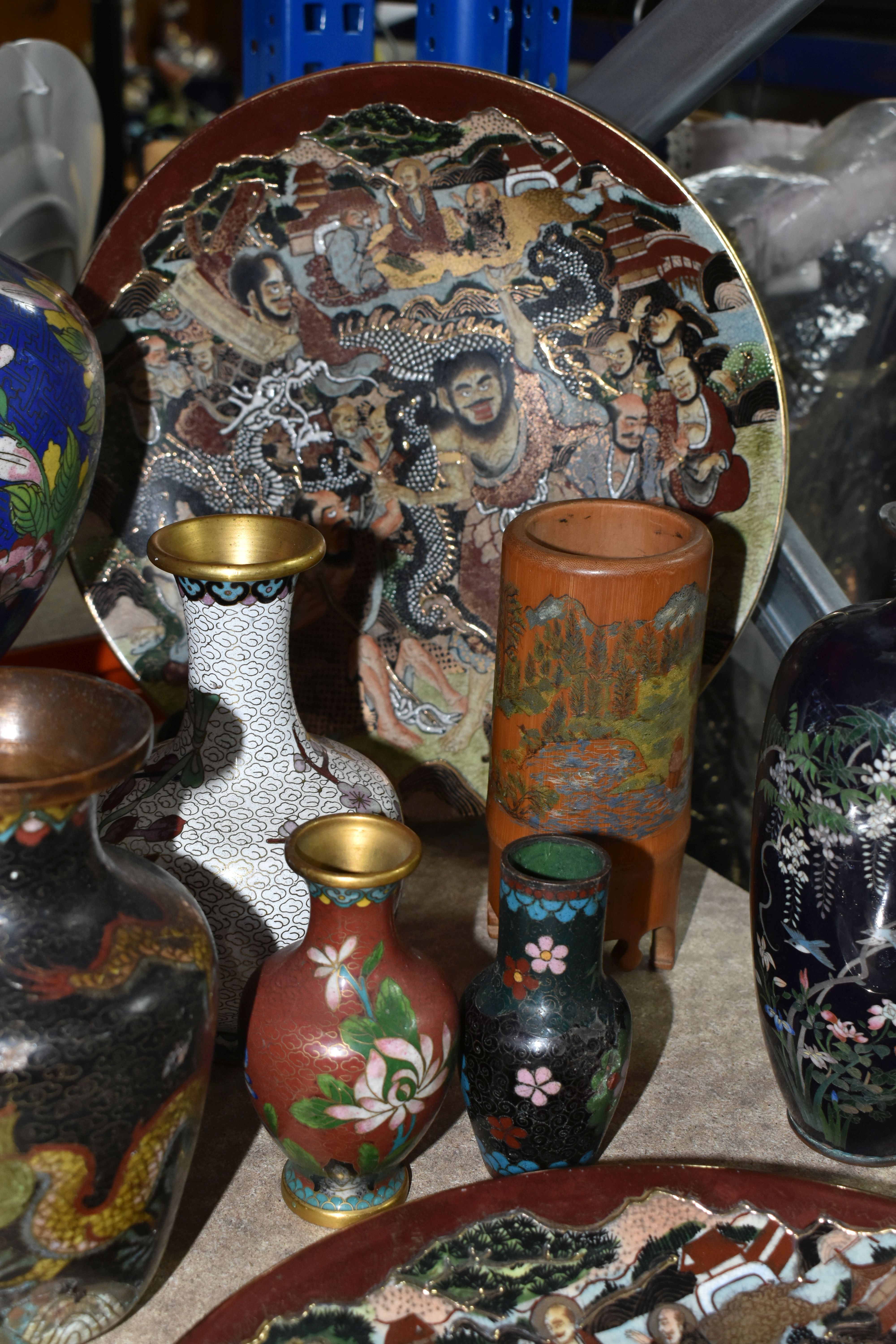 TWELVE PIECES OF ORIENTAL CERAMICS AND CLOISONNE, including a pair of Japanese Satsuma pottery - Image 4 of 5