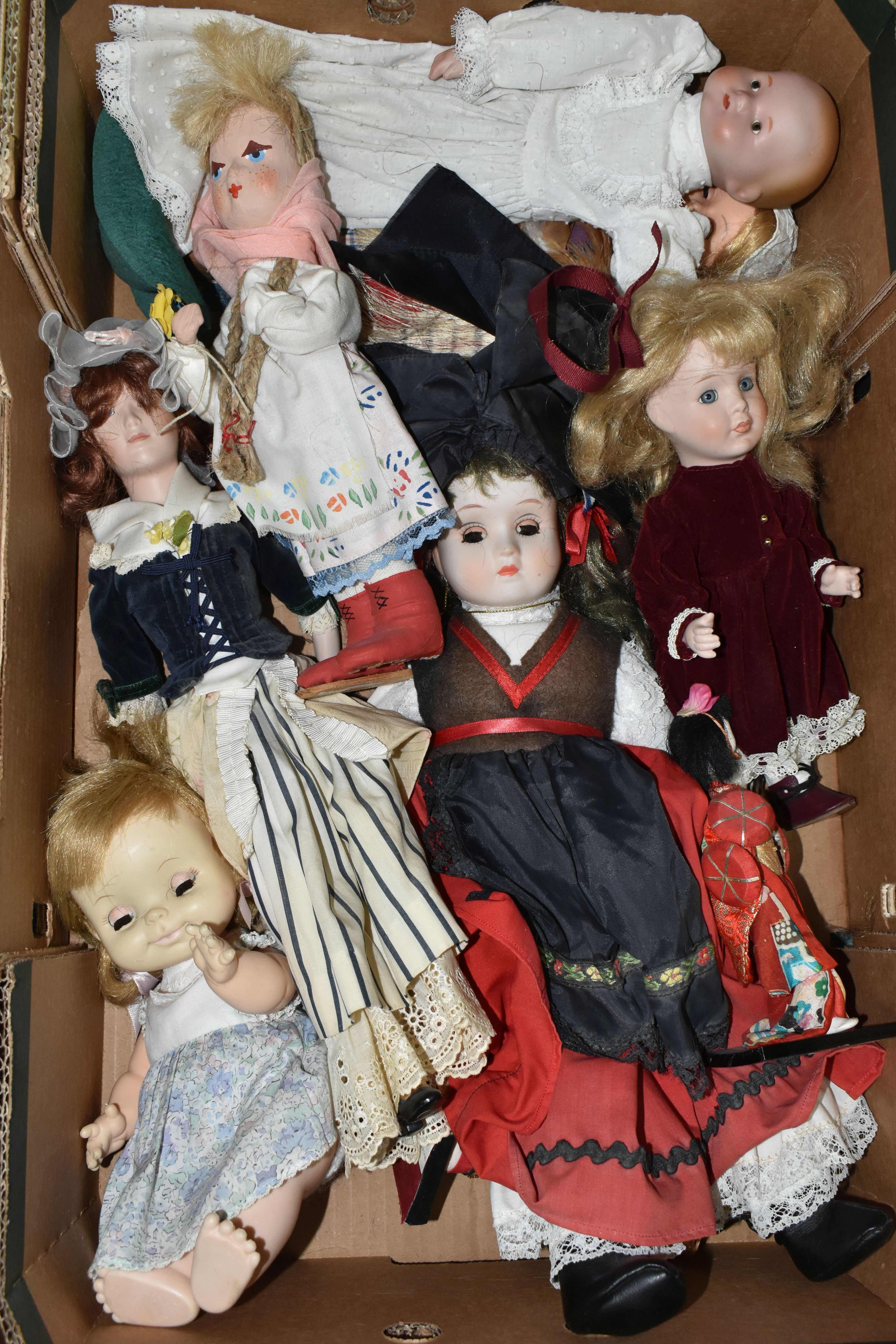 TWO BOXES OF VINTAGE DOLLS INCLUDING BRANDED MANUFACTURERS SUCH AS PEDIGREE, ROSEBUD, EFFANBEE, A - Image 4 of 4