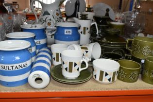 A LARGE COLLECTION OF CERAMIC KITCHENWARE INCLUDING PORTMERION, BESWICK AND T.G. GREEN 'CORNISH