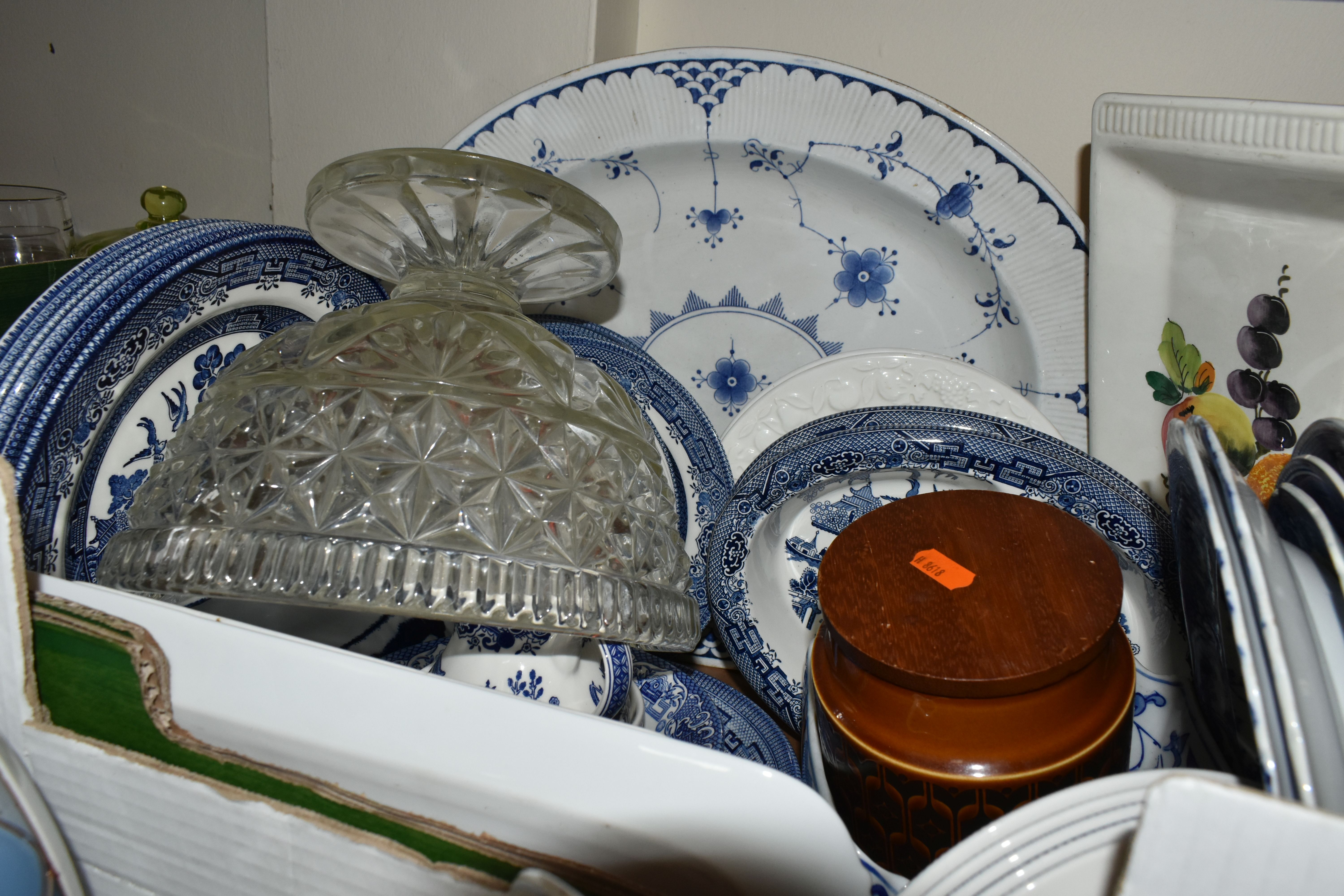 SIX BOXES OF CERAMICS AND GLASSWARE, to include Copeland-Spode 'Spode's Byron' pattern soup - Image 10 of 11