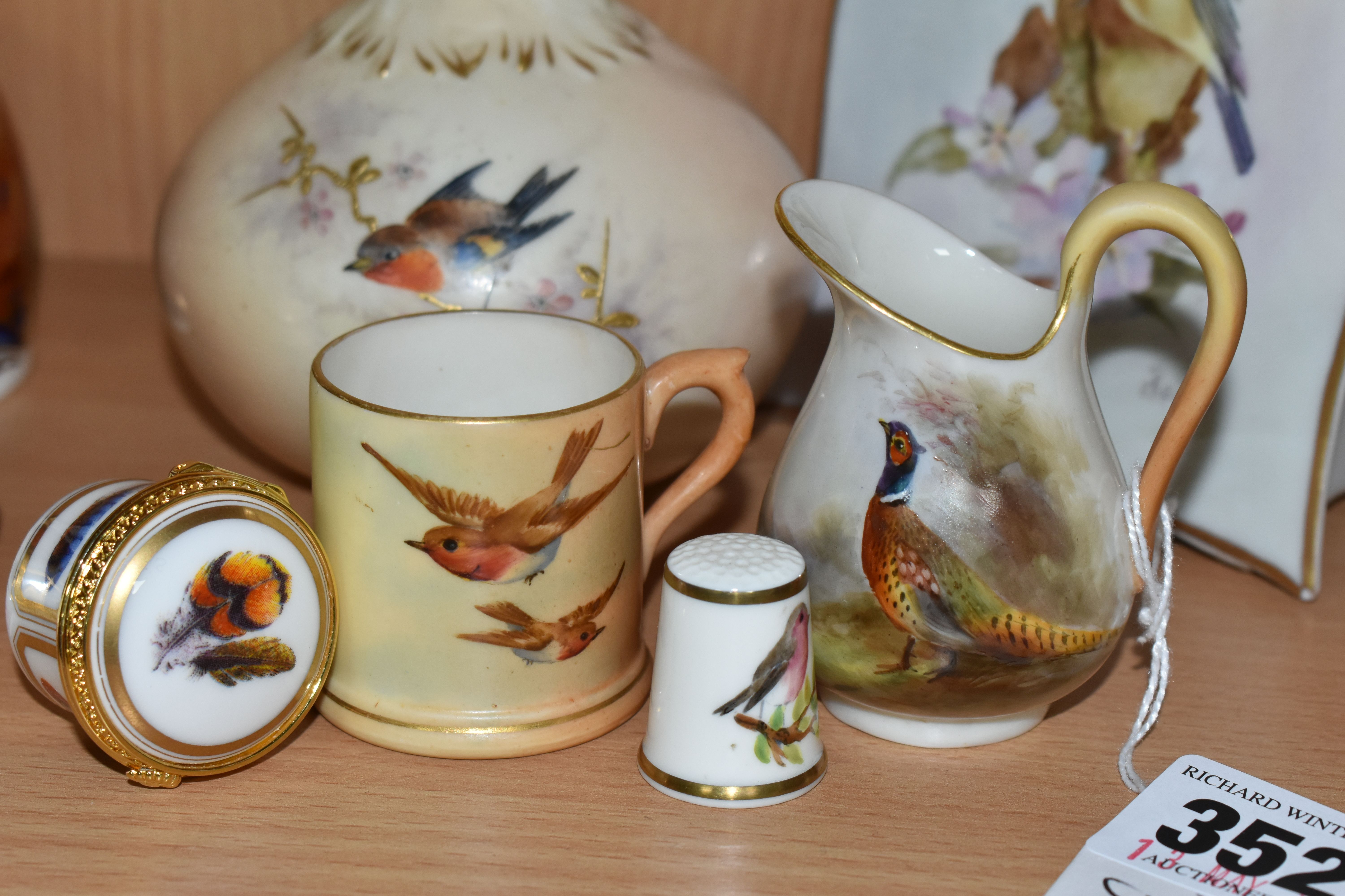 A SMALL GROUP OF WORCESTER PORCELAIN, comprising a small Royal Worcester jug painted with a - Image 3 of 6
