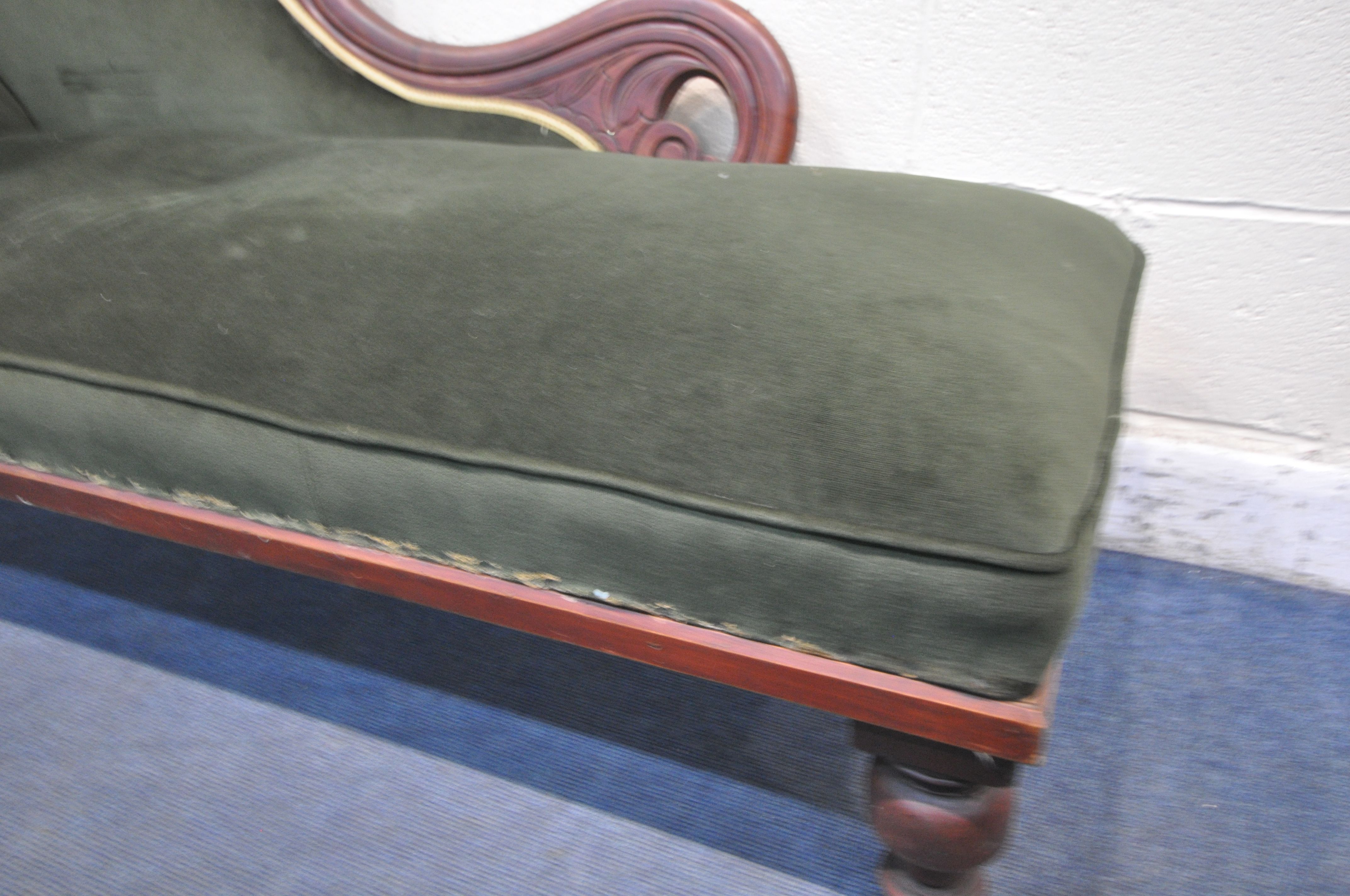 AN EARLY 20TH CENTURY CHAISE LOUNGE, with scrolled backrest, green upholstery, raised on turned - Image 3 of 3