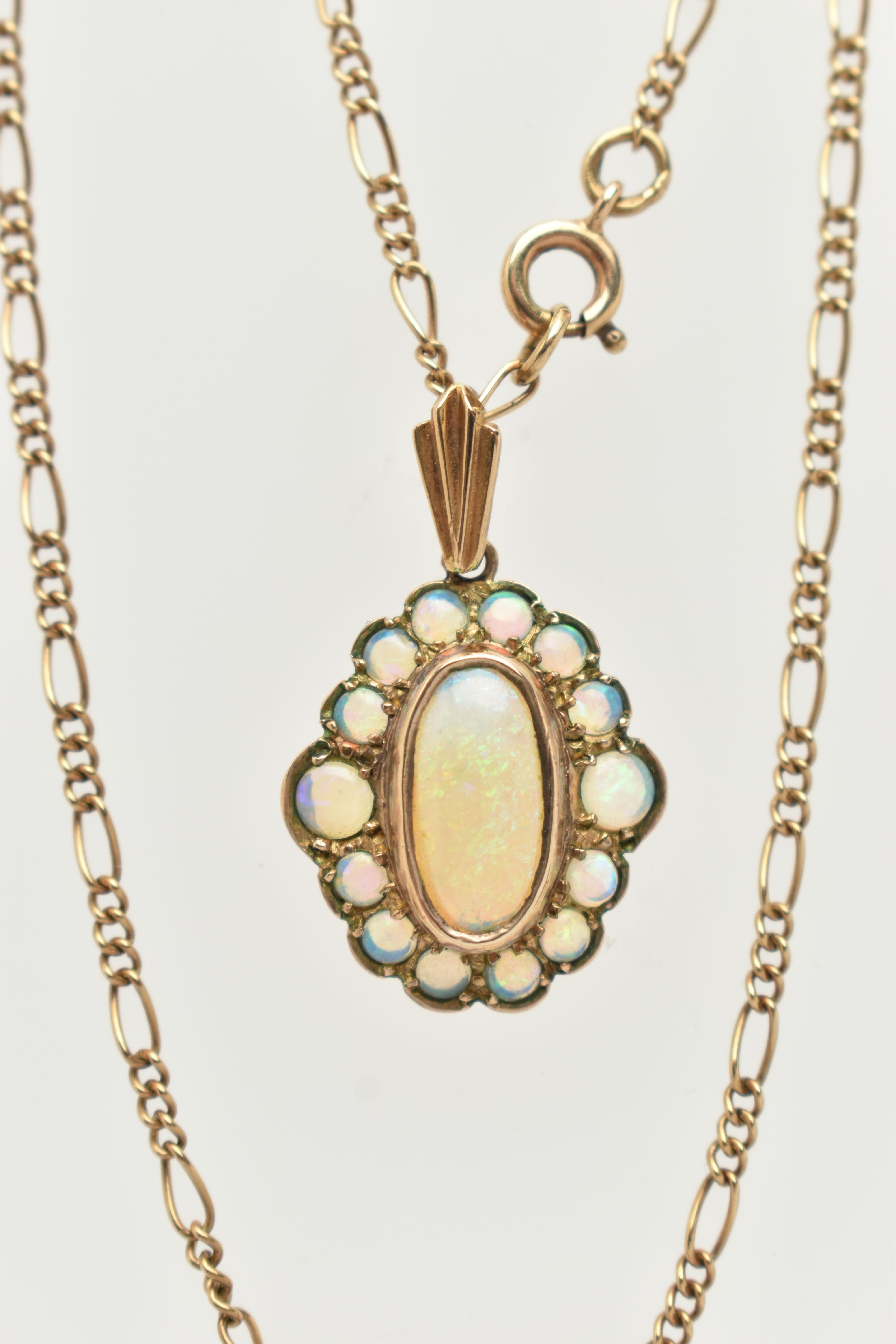 A 9CT OPAL PENDANT NECKLACE AND PAIR OF EARRINGS, the pendant set with a central oval opal - Bild 3 aus 8