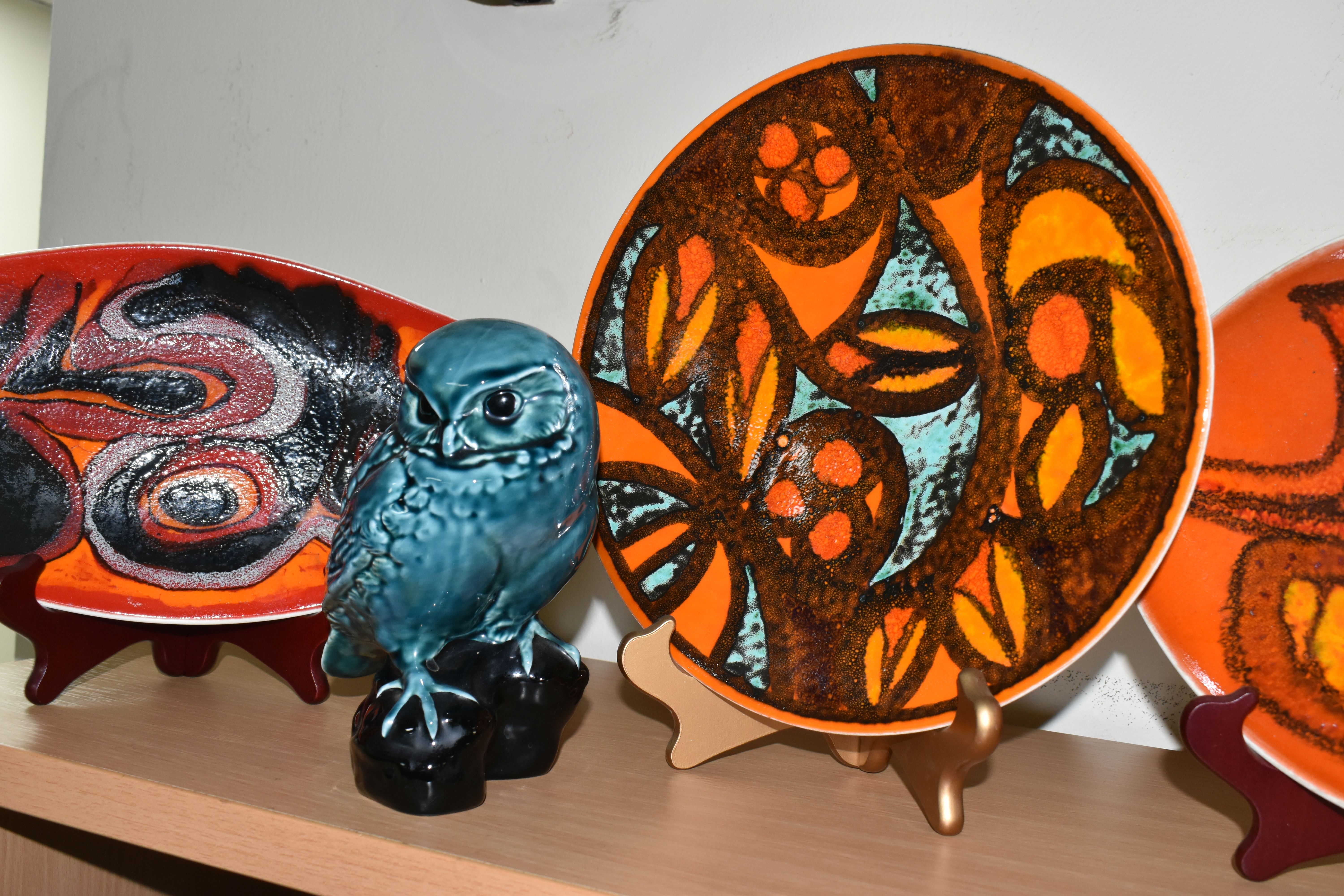 FOUR PIECES OF POOLE POTTERY, comprising a Delphis plate and two dishes: the plate 26.5cm in - Image 4 of 5