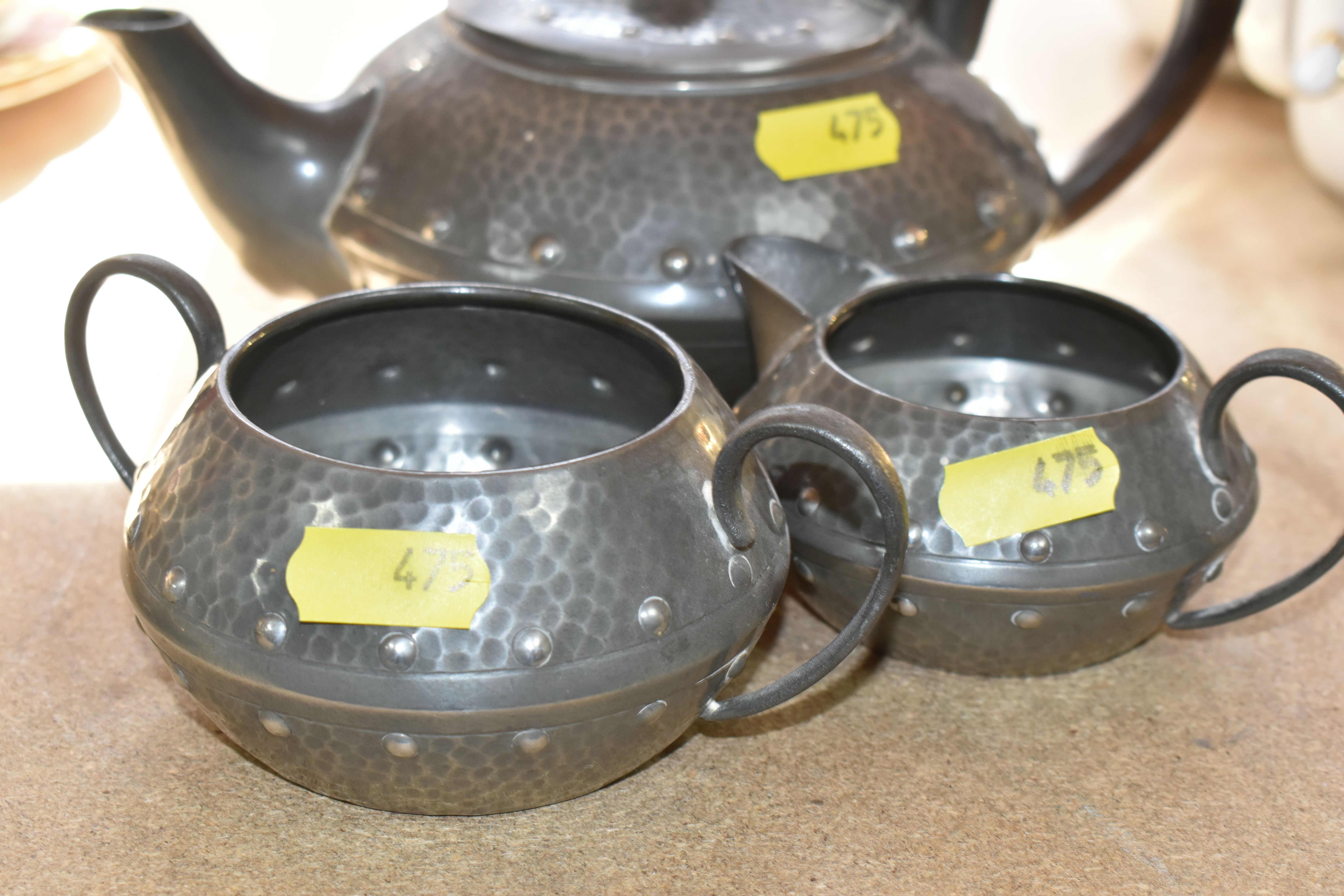 AN EARLY 20TH CENTURY ARTS & CRAFTS PLANISHED PEWTER TEA SET, comprising teapot, hot water jug, milk - Image 2 of 6