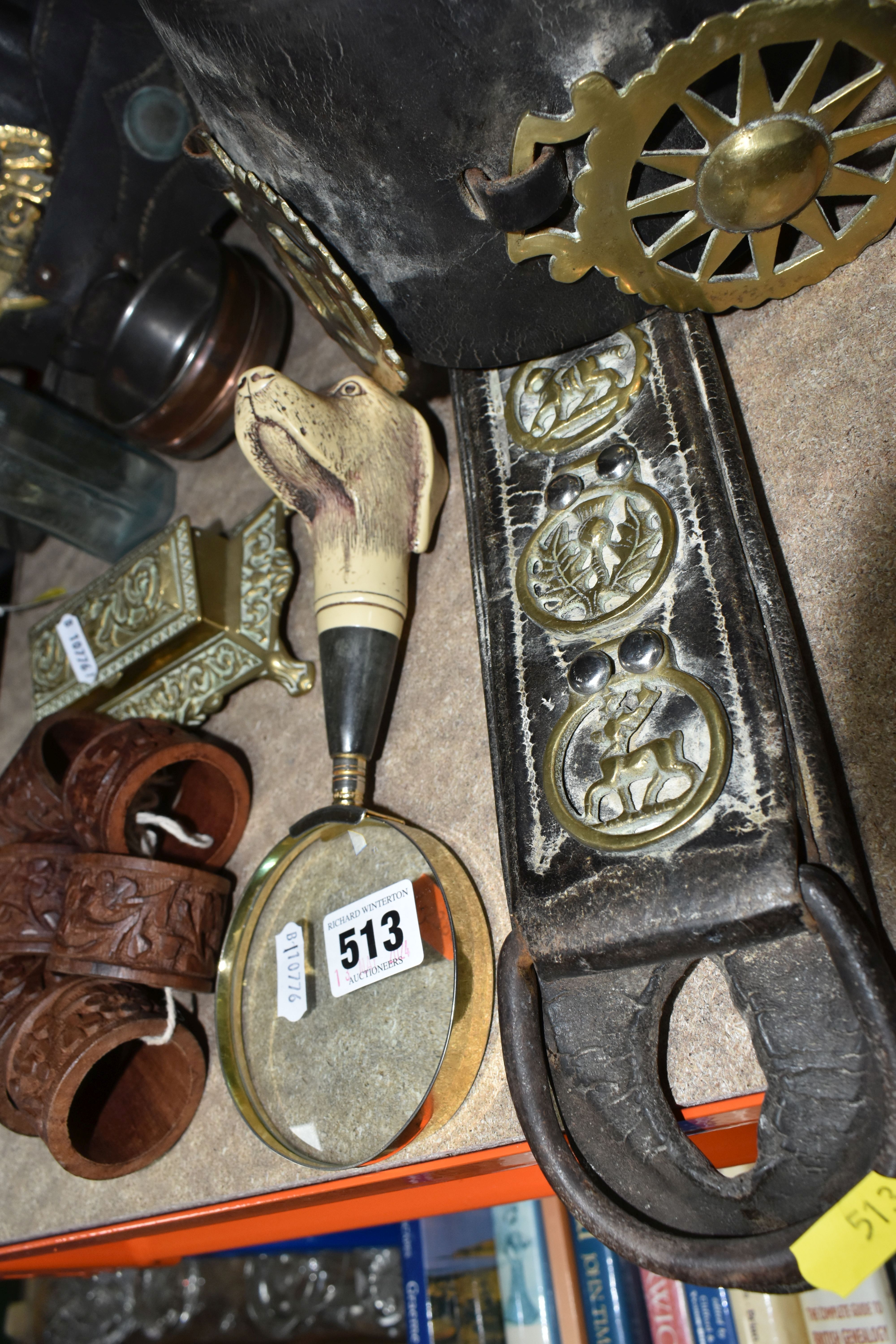 A GROUP OF METALWARE, HORSE BRASSES, ETC, including three late 19th / early 20th century leather - Bild 6 aus 7