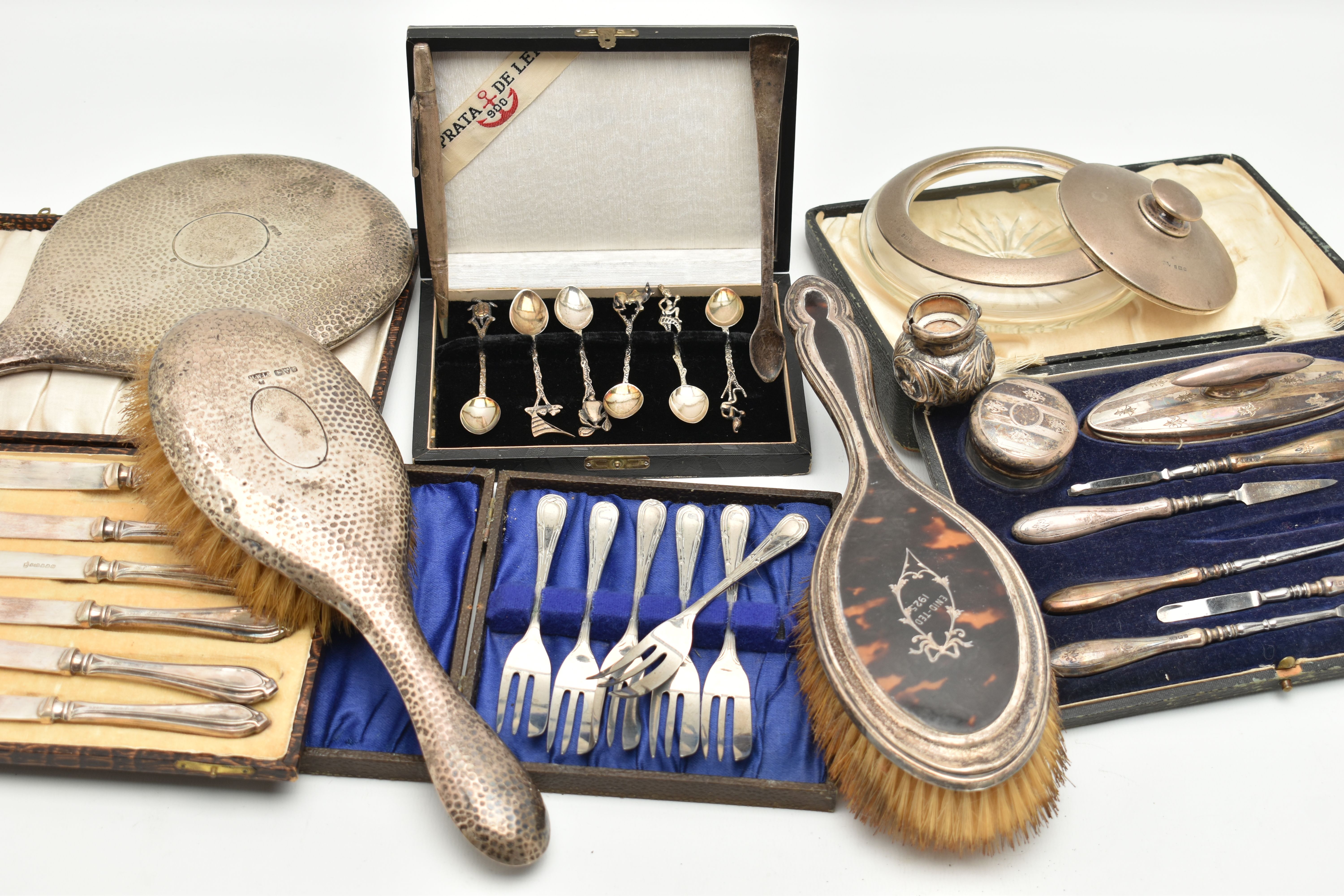 A BOX OF ASSORTED SILVER AND WHITE METAL WARE, to include a silver hammer effect hand held vanity