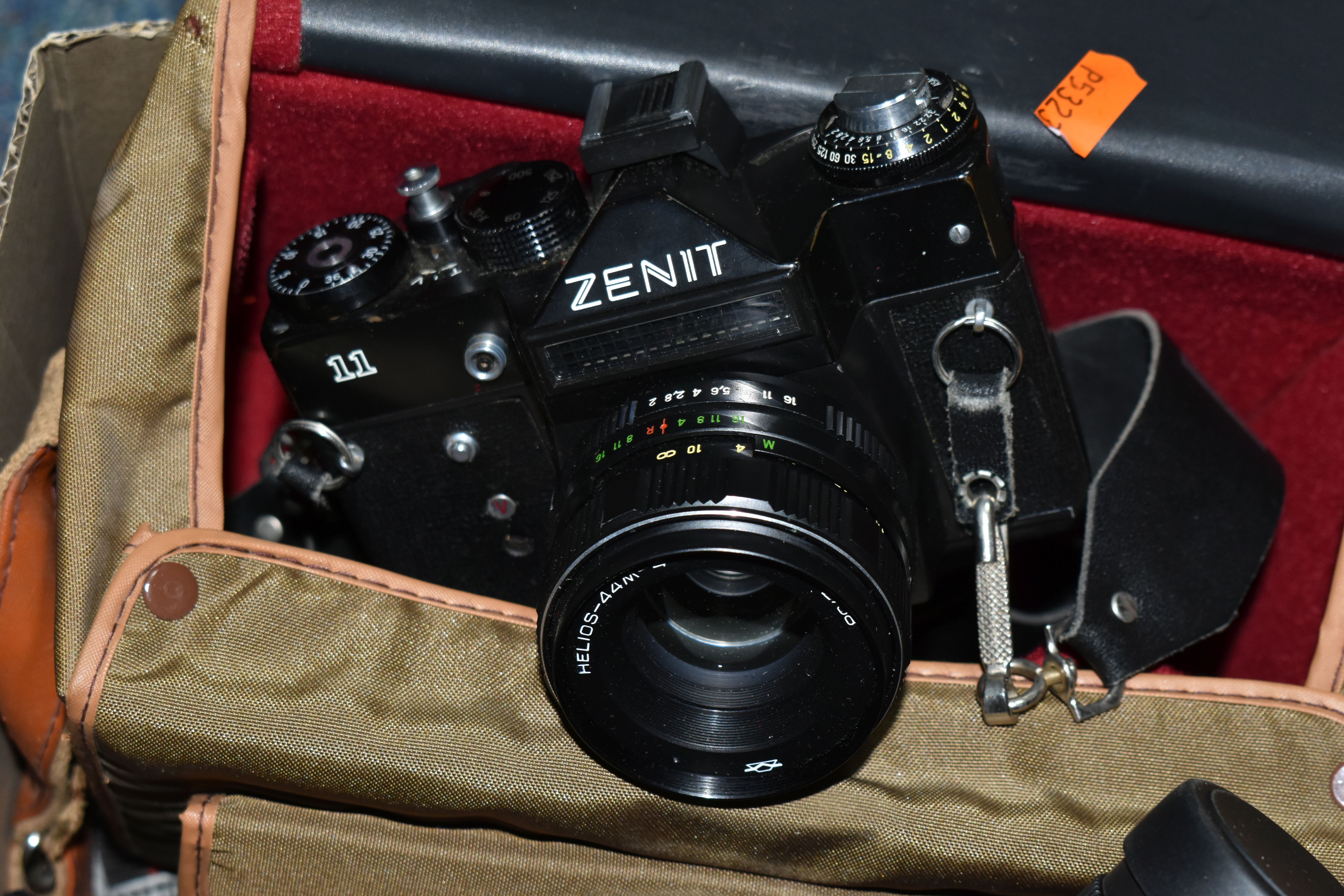 CAMERAS AND BINOCULARS ETC, comprising a Minolta Dynax 5000i SLR camera body, Zenit 11 35mm film SLR - Image 4 of 4