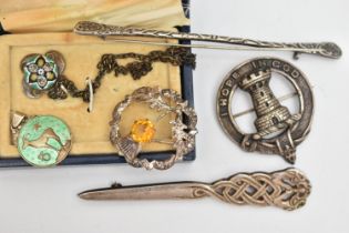 ASSORTED SILVER AND WHITE METAL JEWELLERY, to include a silver Celtic brooch, fitted with a brooch