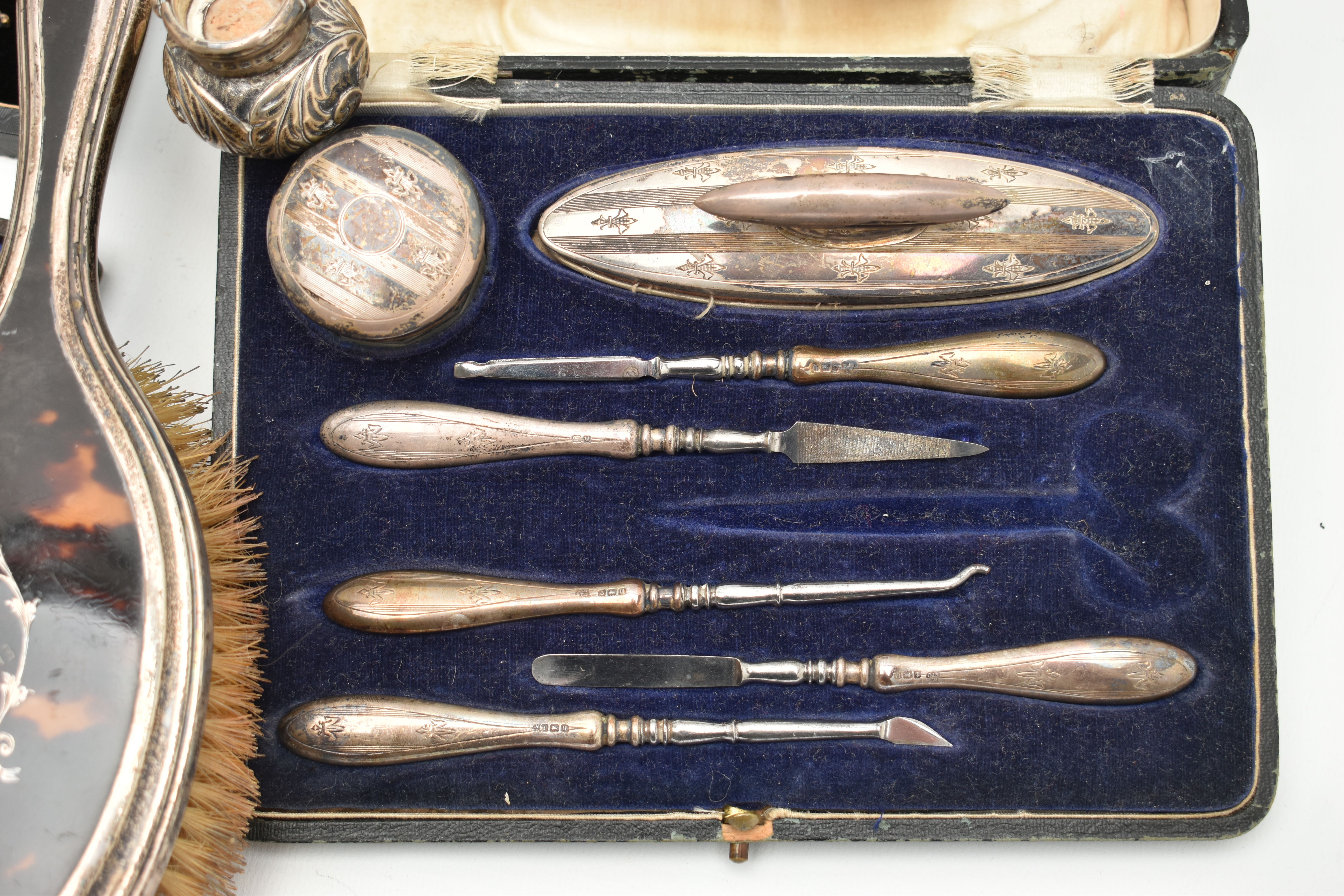 A BOX OF ASSORTED SILVER AND WHITE METAL WARE, to include a silver hammer effect hand held vanity - Image 9 of 11