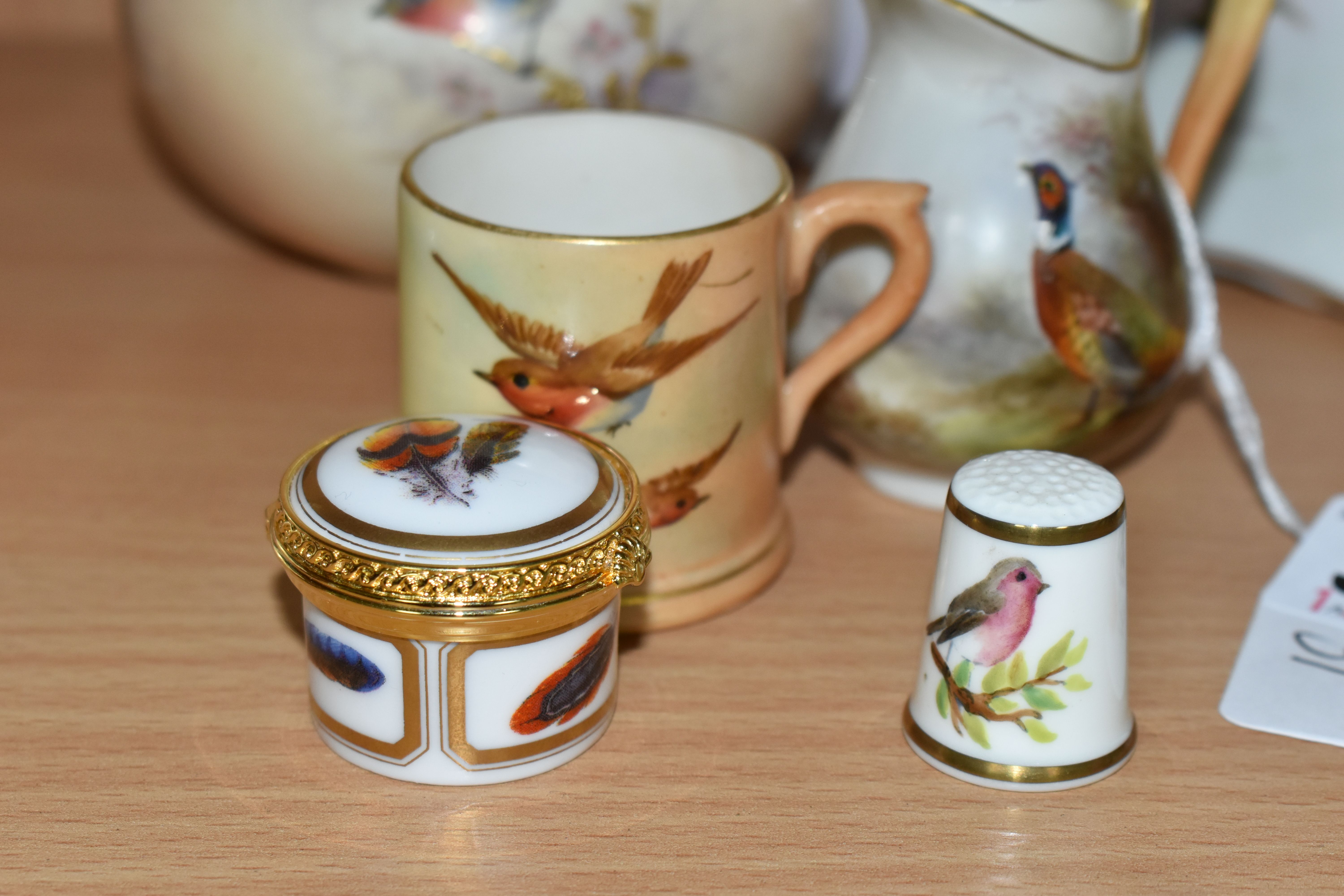 A SMALL GROUP OF WORCESTER PORCELAIN, comprising a small Royal Worcester jug painted with a - Image 2 of 6