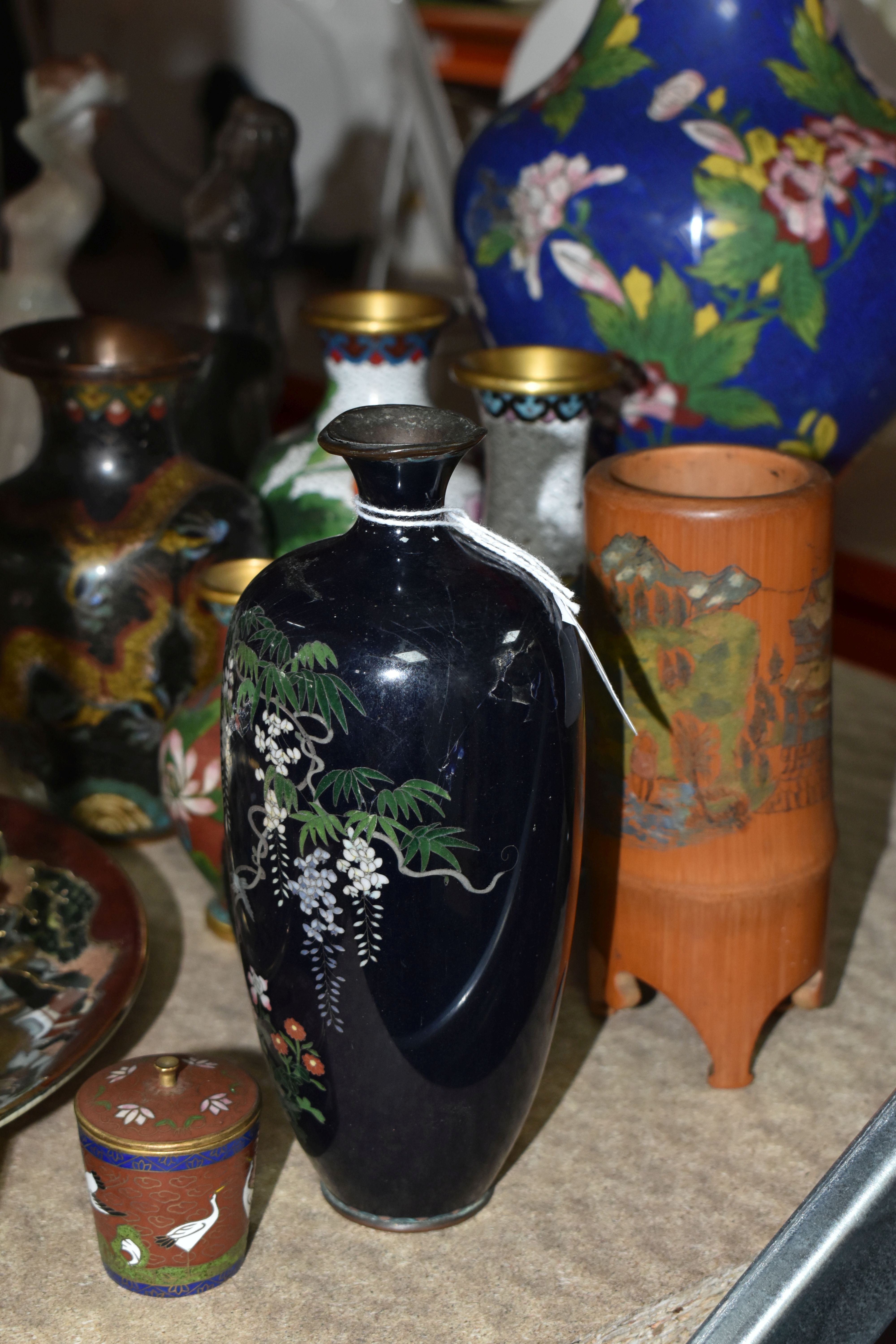 TWELVE PIECES OF ORIENTAL CERAMICS AND CLOISONNE, including a pair of Japanese Satsuma pottery - Image 5 of 5