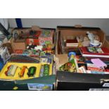 A QUANTITY OF ASSORTED VINTAGE TOYS AND GAMES, to include boxed Mettoy tinplate clockwork