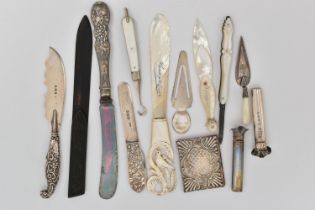 A SELECTION OF SILVER AND ITEMS, to include a late Victorian silver fruit knife, hallmarked 'Sampson