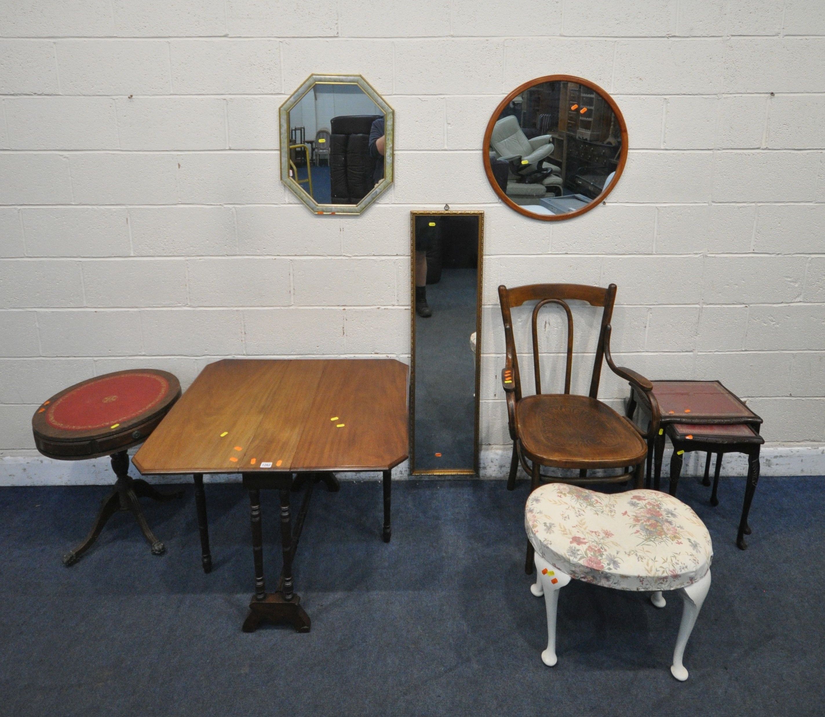 A 20TH CENTURY MAHOGANY SUTHERLAND TABLE, open width 87cm x closed width 19cm x depth 77cm x